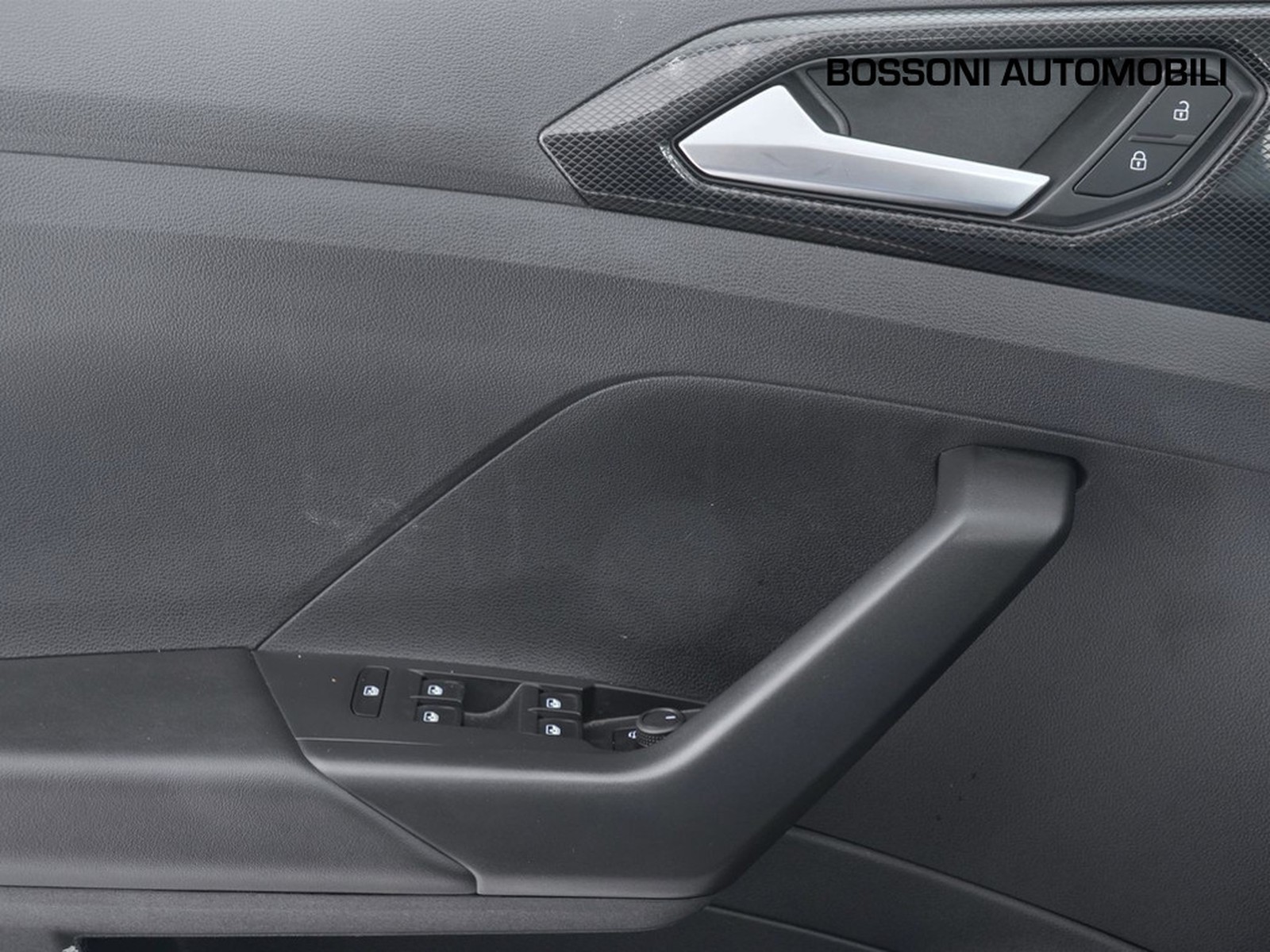 17 - Volkswagen T-Cross 1.0 tsi 115cv life dsg