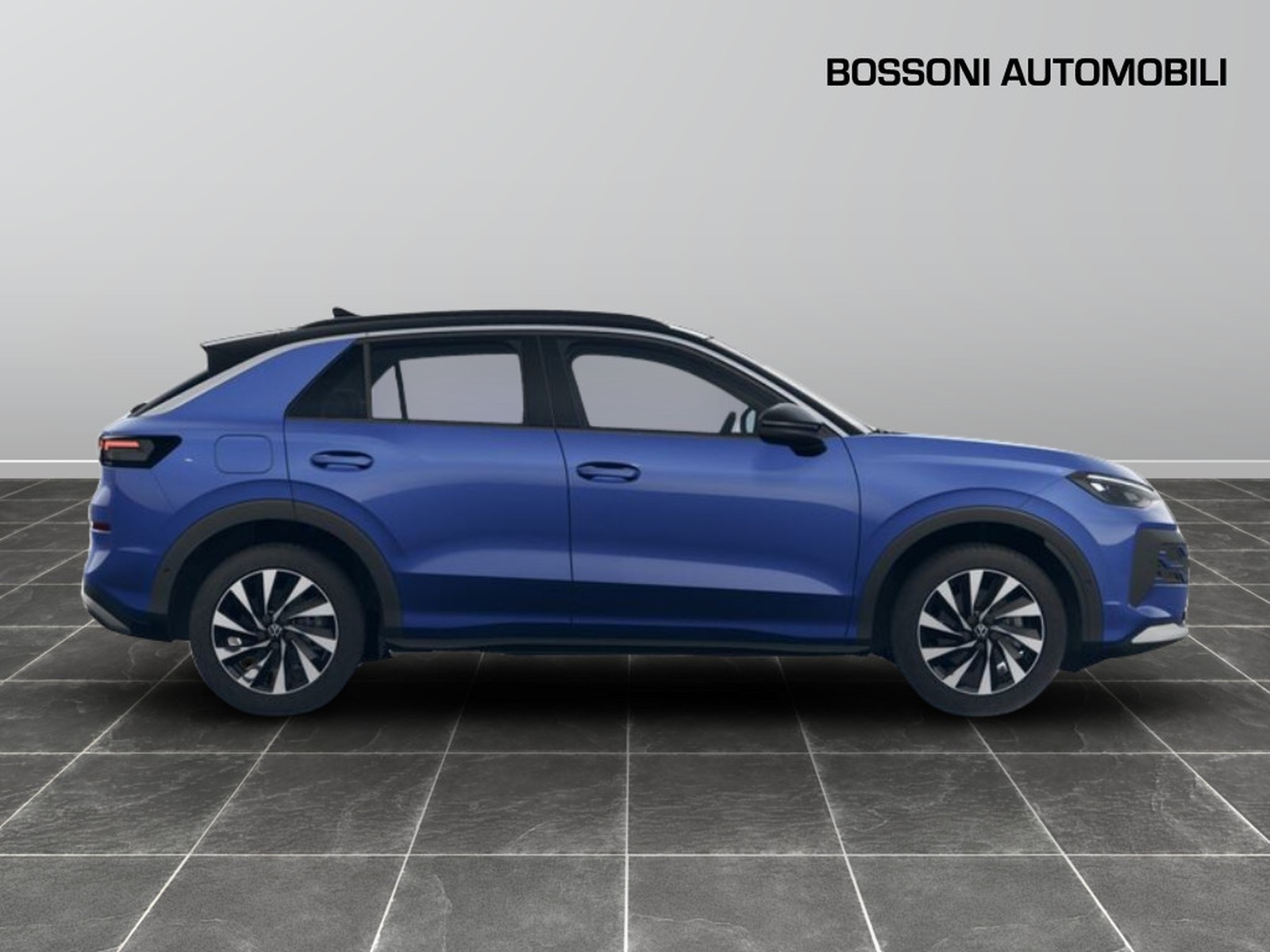 5 - Volkswagen T-Roc 1.5 etsi act 115cv life dsg