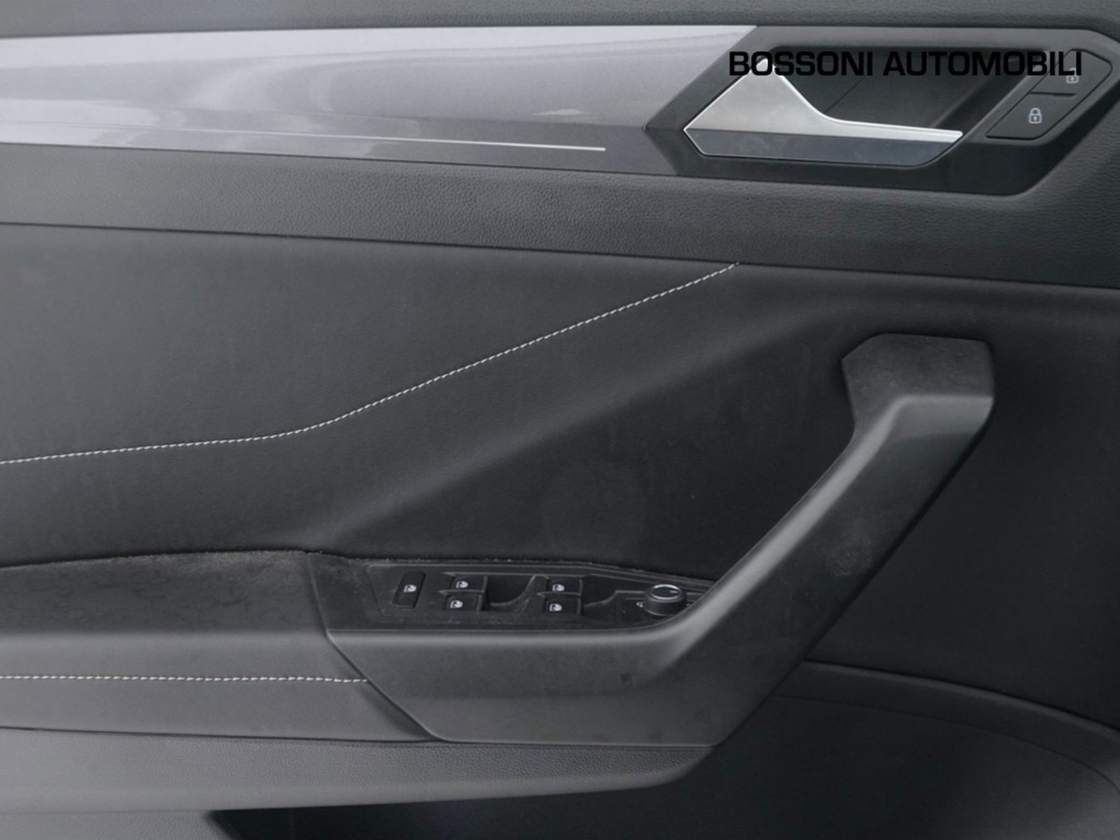 17 - Volkswagen T-Roc 1.0 tsi 110cv style