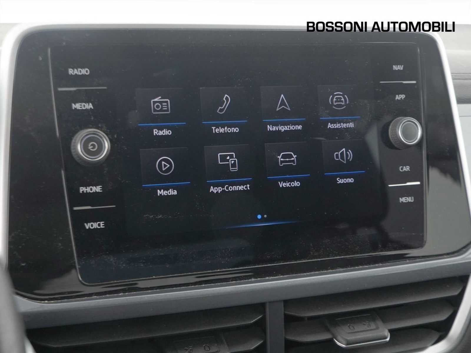 27 - Volkswagen T-Roc 1.0 tsi 110cv style