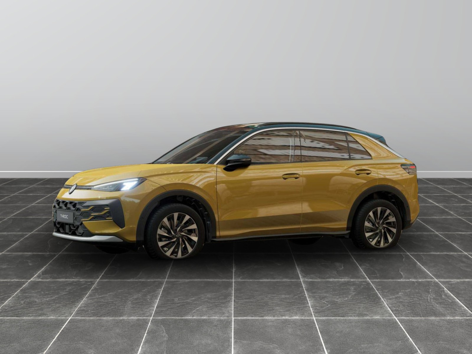 2 - Volkswagen T-Roc 1.5 etsi act 115cv life dsg