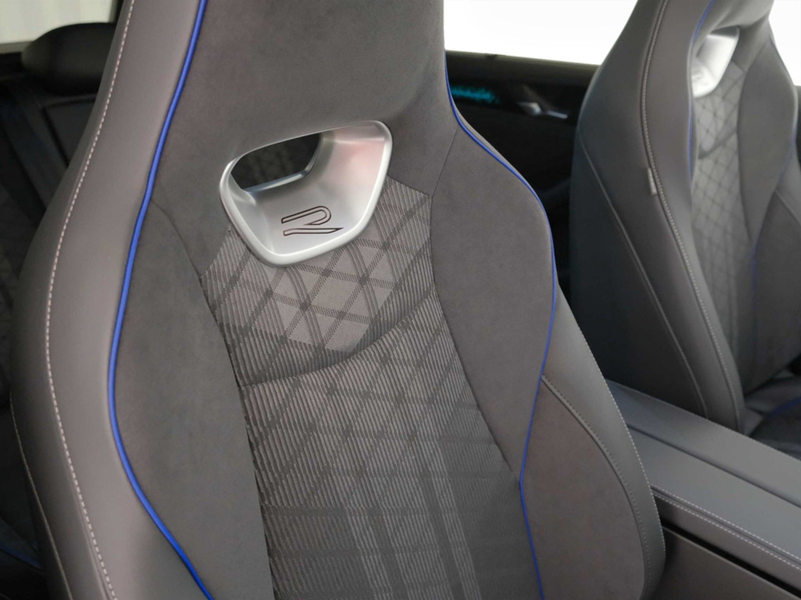 30 - Volkswagen Passat 1.5 etsi act 150cv r-line dsg