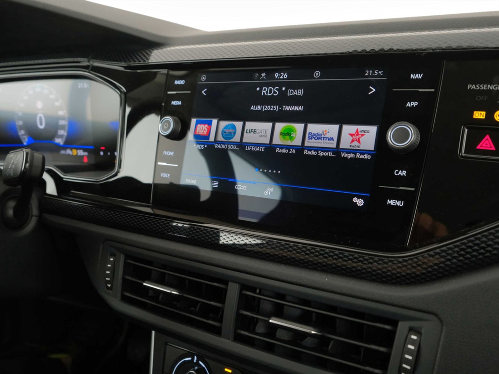 22 - Volkswagen Taigo 1.0 tsi 110cv life dsg