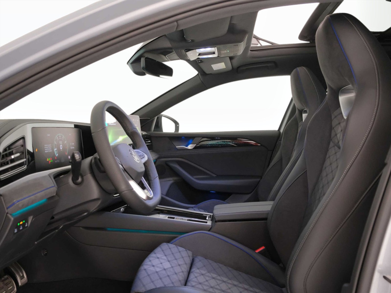 33 - Volkswagen Passat 1.5 etsi act 150cv r-line dsg