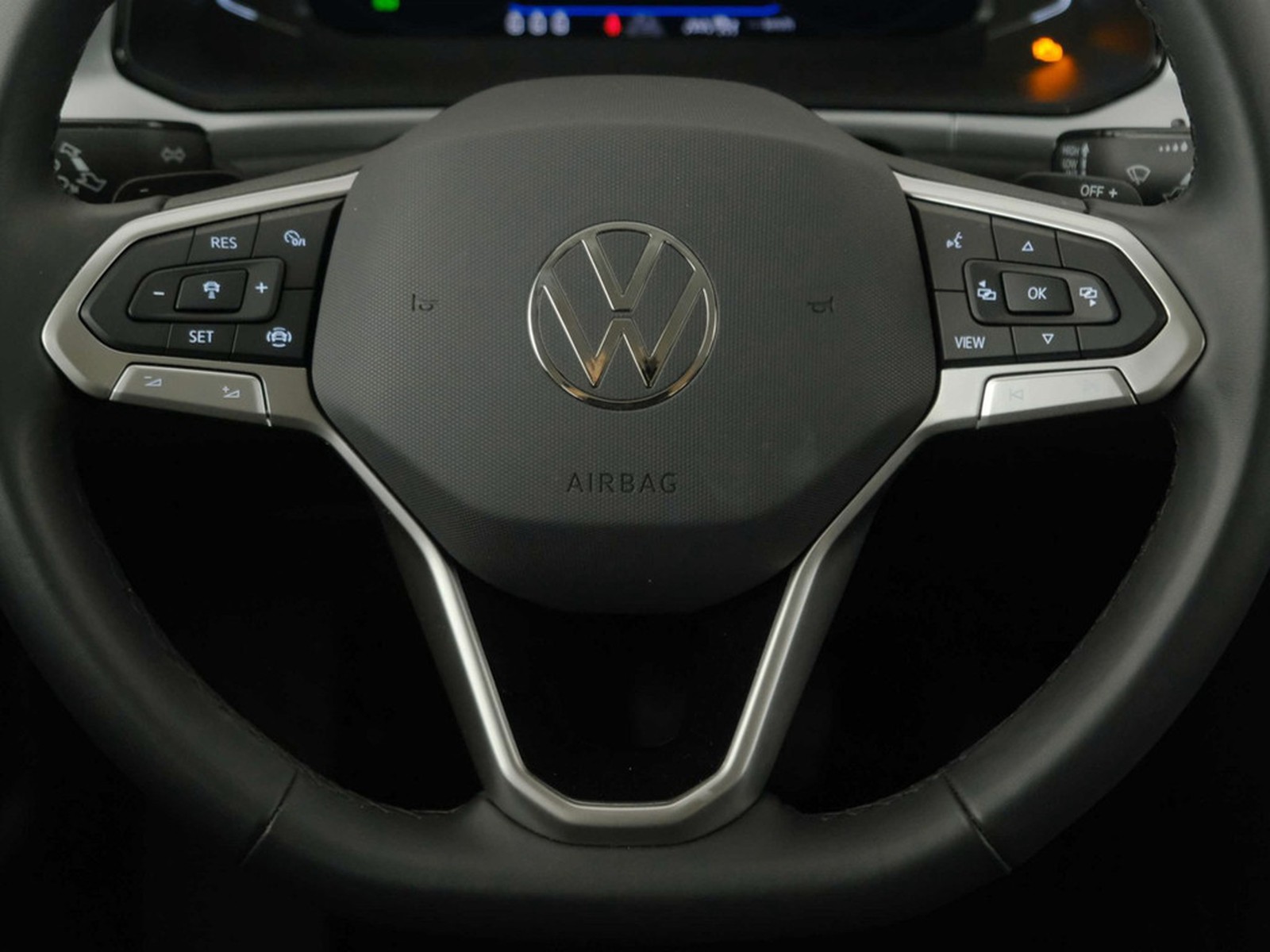 15 - Volkswagen T-Roc 1.5 tsi act edition plus dsg