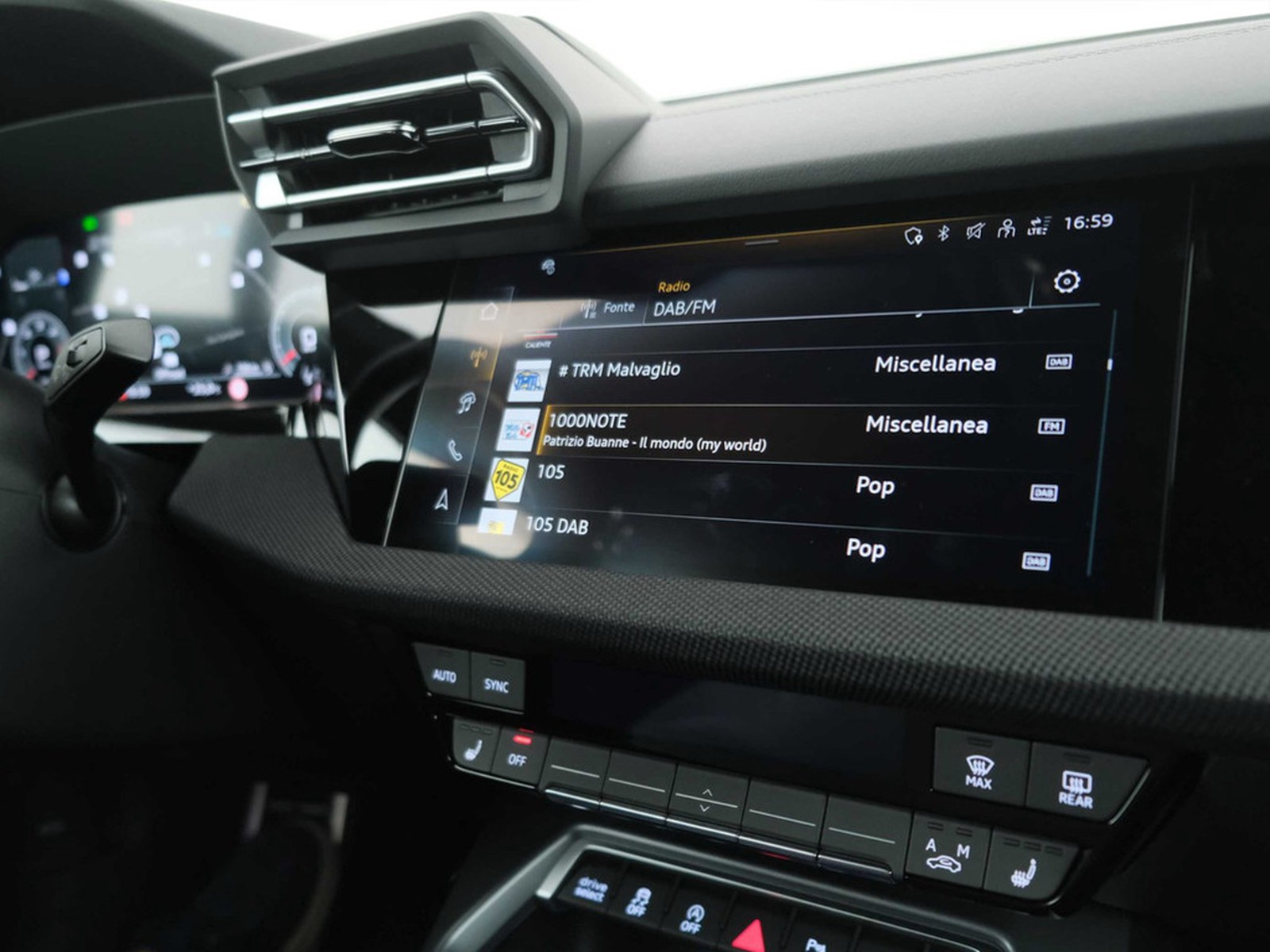 22 - Audi A3 sedan 2.0 tdi 150cv s line edition s tronic