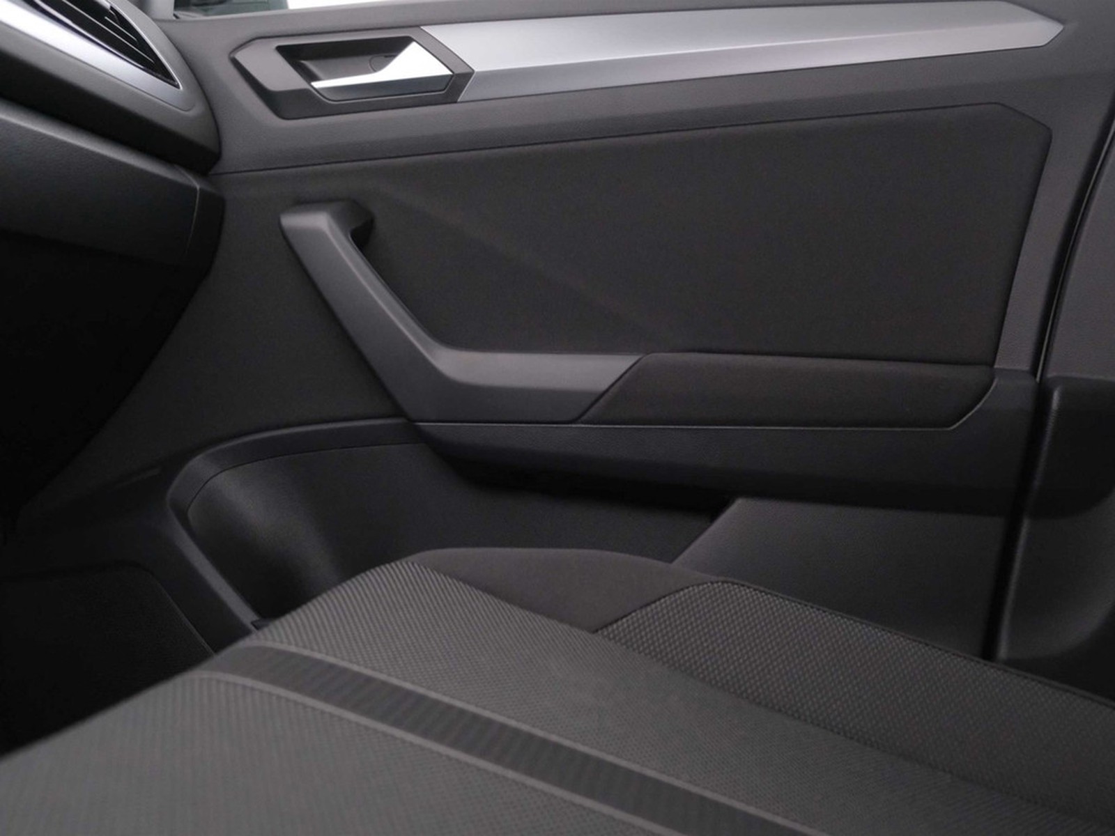 33 - Volkswagen T-Roc 1.0 tsi 115cv edition plus