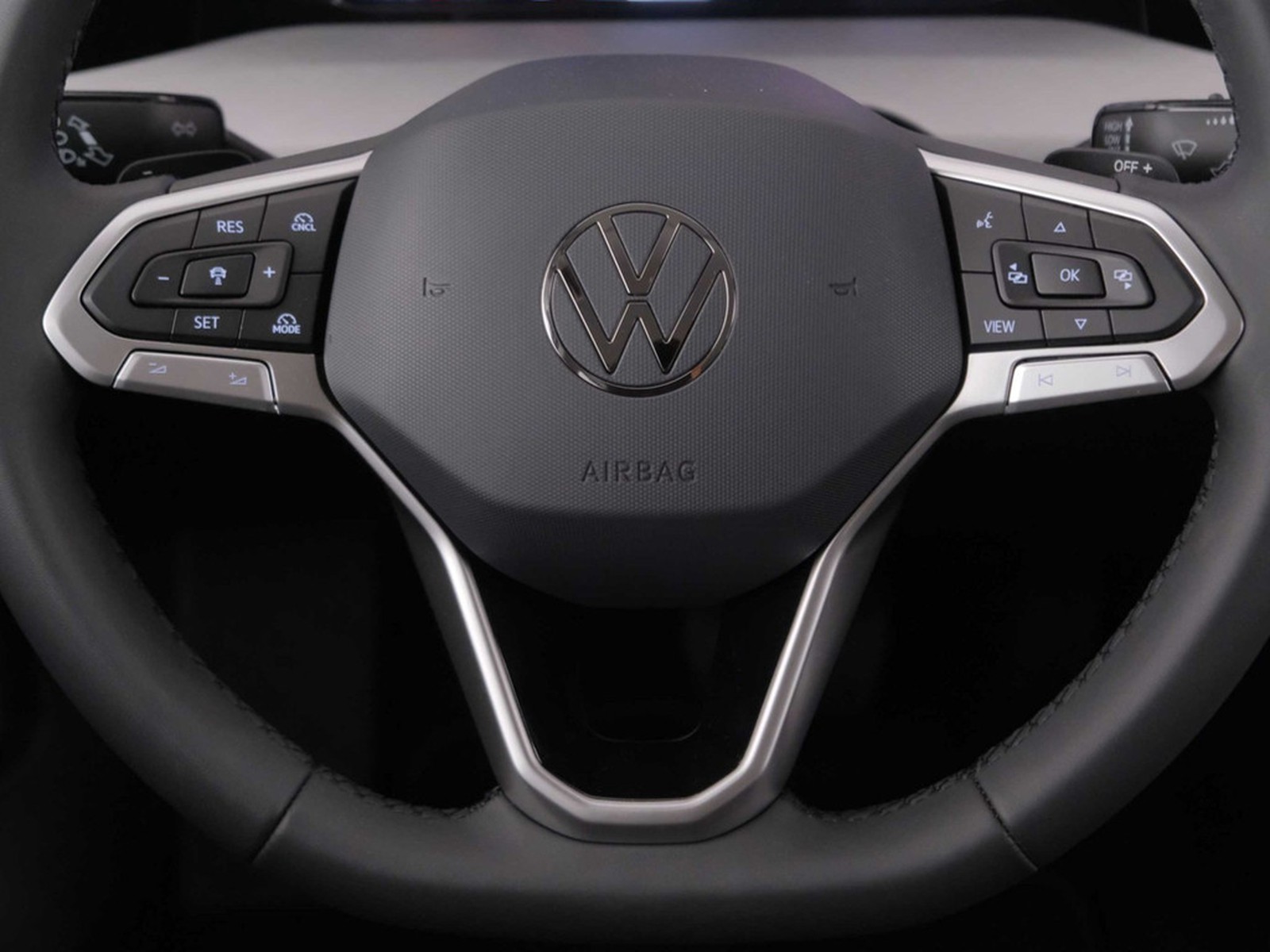 15 - Volkswagen Golf 1.5 tsi ehybrid 204cv edition plus dsg