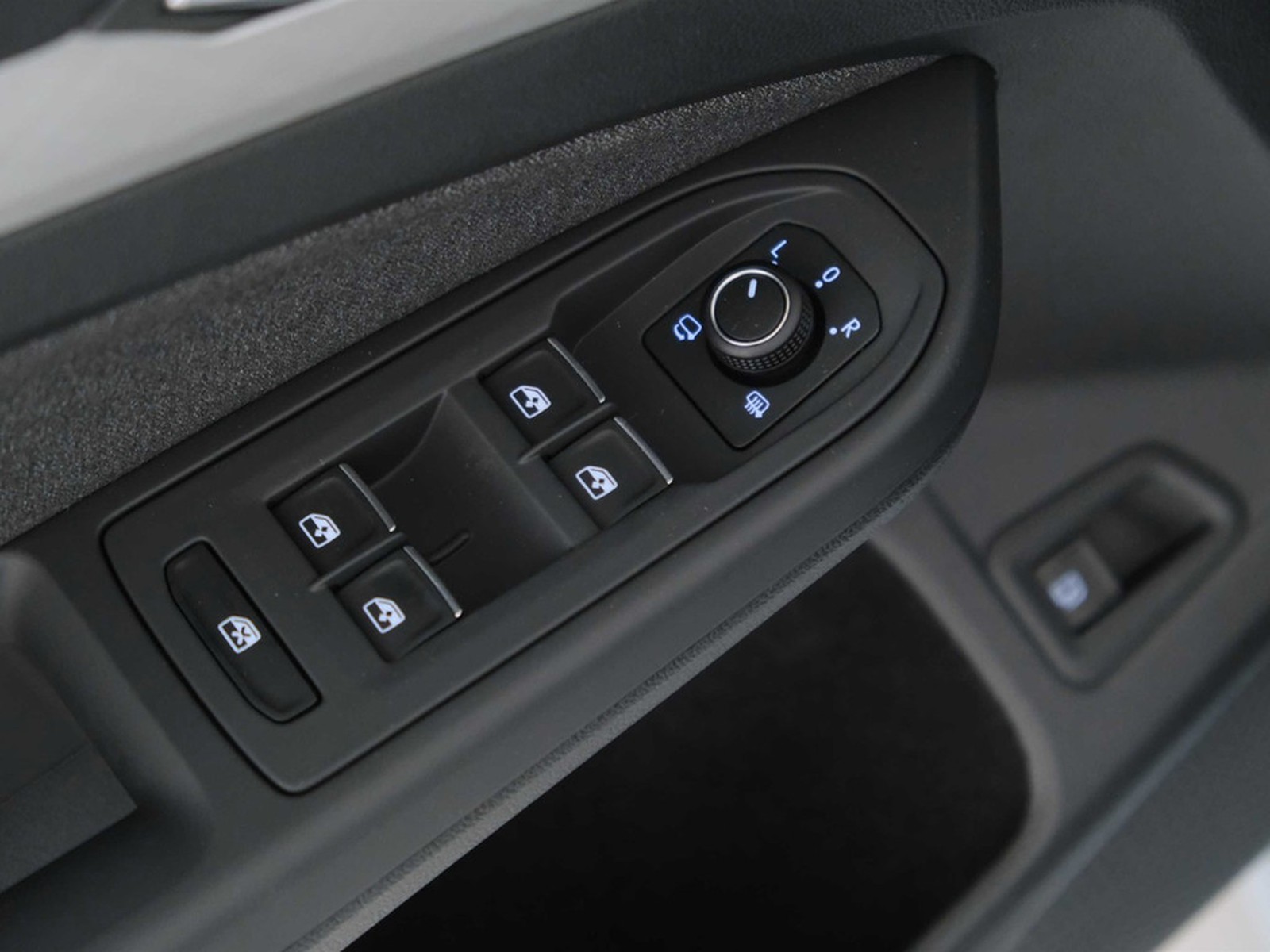 23 - Volkswagen Golf 1.5 tsi ehybrid 204cv edition plus dsg