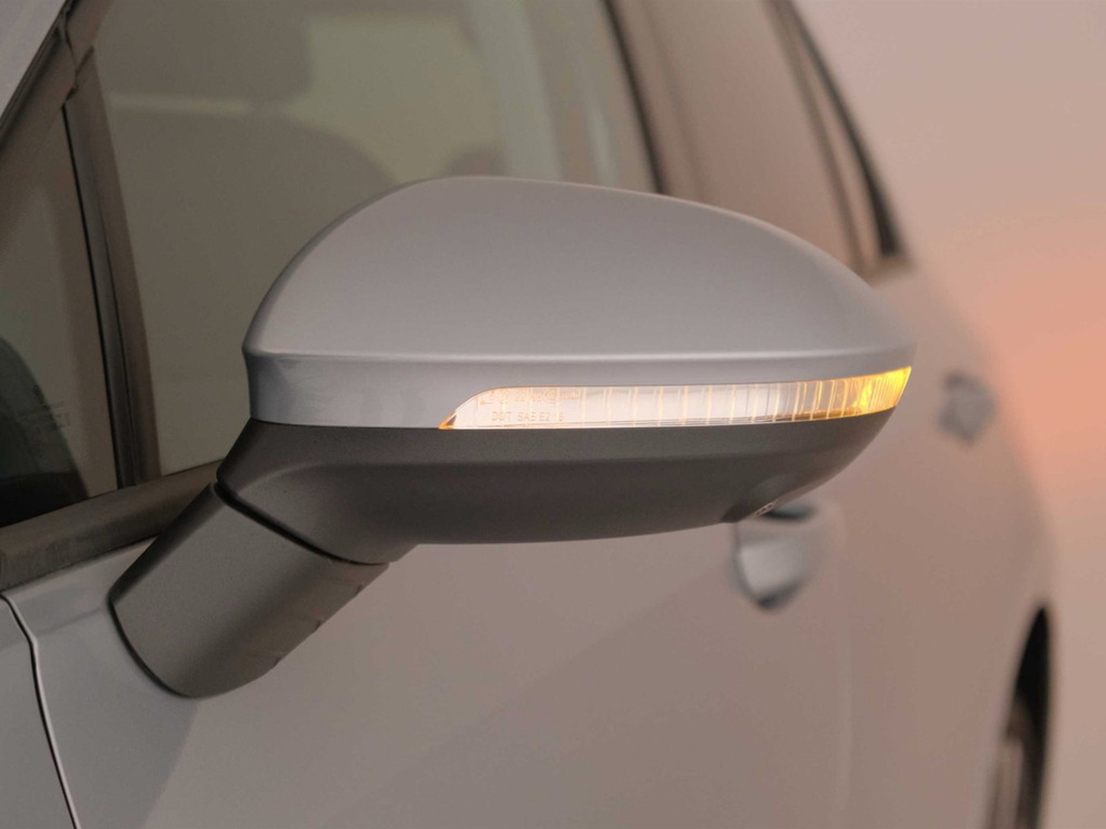 38 - Volkswagen Golf 1.5 tsi ehybrid 204cv edition plus dsg