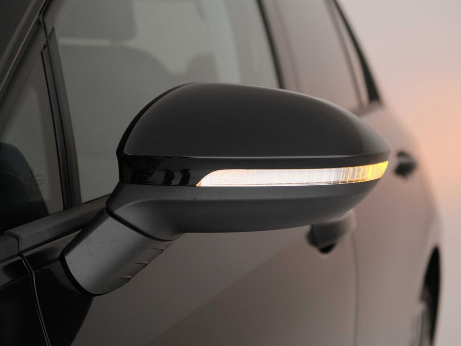 38 - Volkswagen Golf 1.5 tsi ehybrid 204cv edition plus dsg