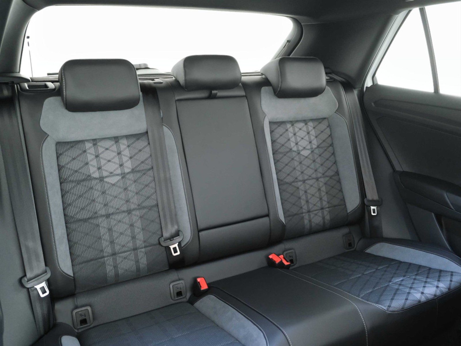 33 - Volkswagen T-Roc 1.0 tsi 115cv r-line plus