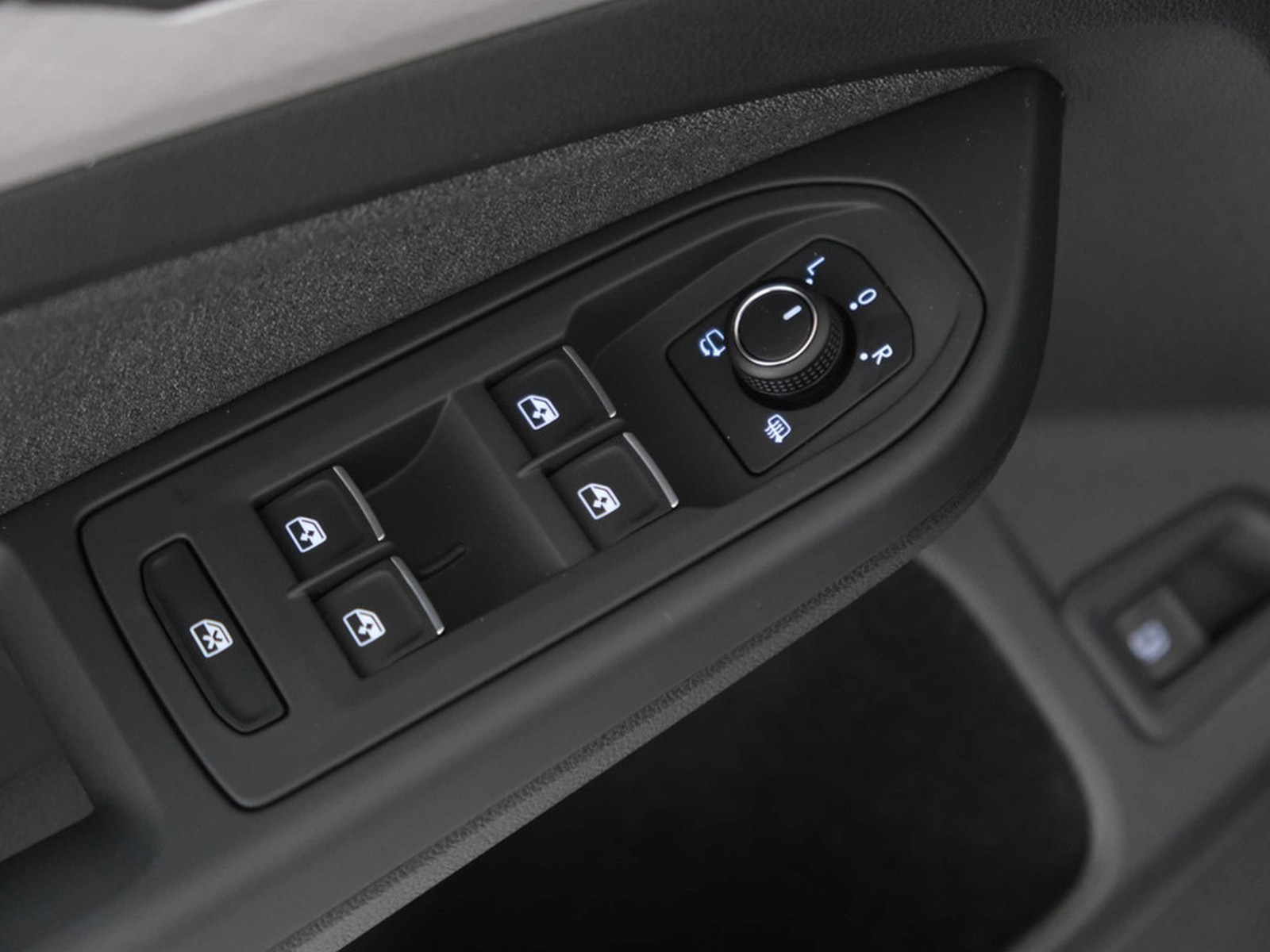 23 - Volkswagen Golf 1.5 tsi ehybrid 204cv edition plus dsg