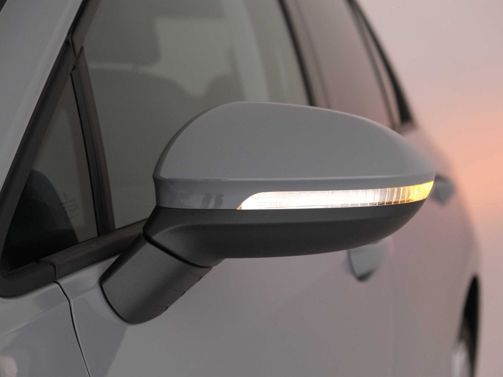 38 - Volkswagen Golf 1.5 tsi ehybrid 204cv edition plus dsg