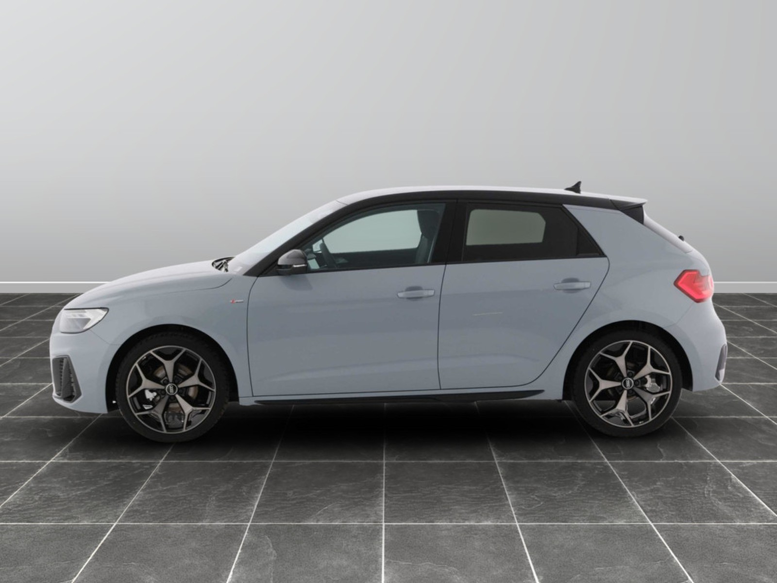 16 - Audi A1 sportback 30 1.0 tfsi 116cv identity black s tronic