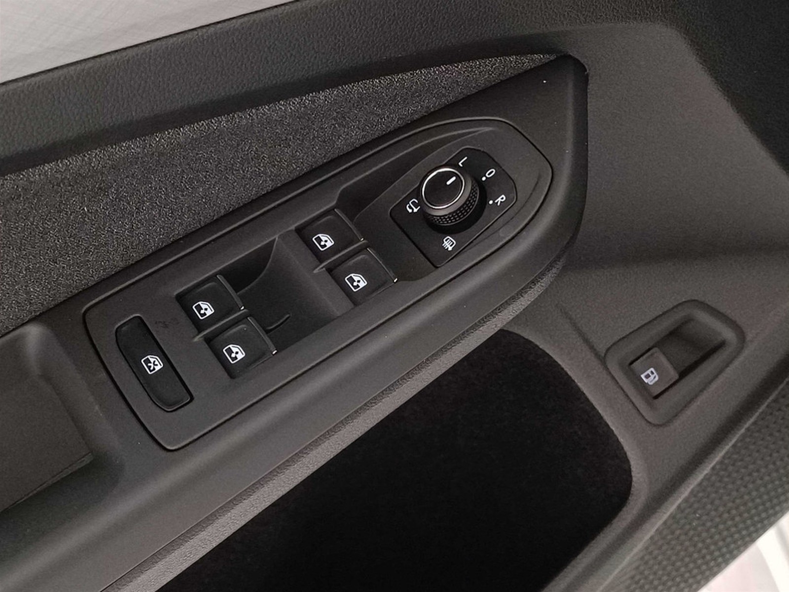 29 - Volkswagen Golf 1.5 tsi ehybrid 204cv edition plus dsg