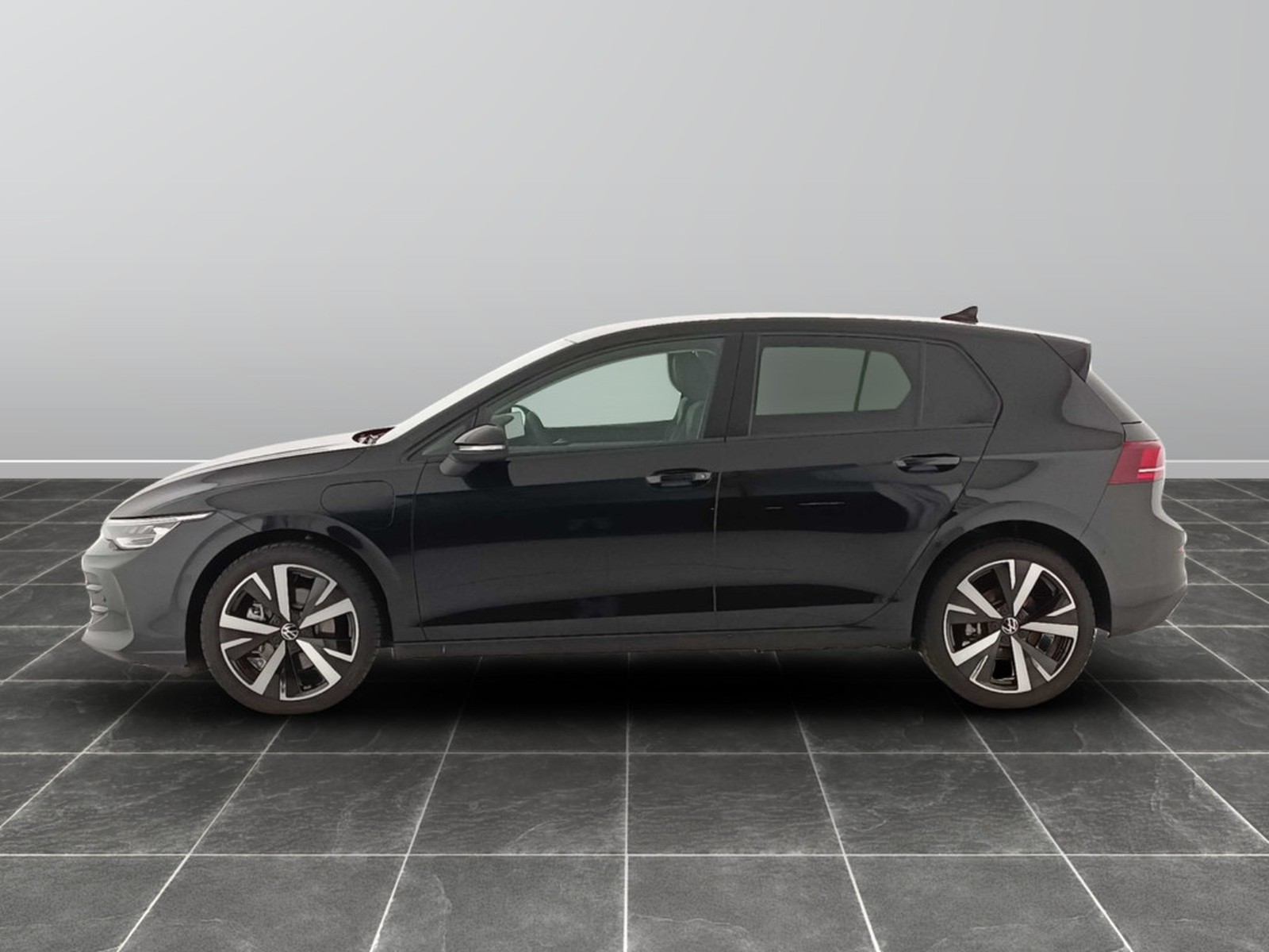 4 - Volkswagen Golf 1.5 tsi ehybrid 204cv edition plus dsg