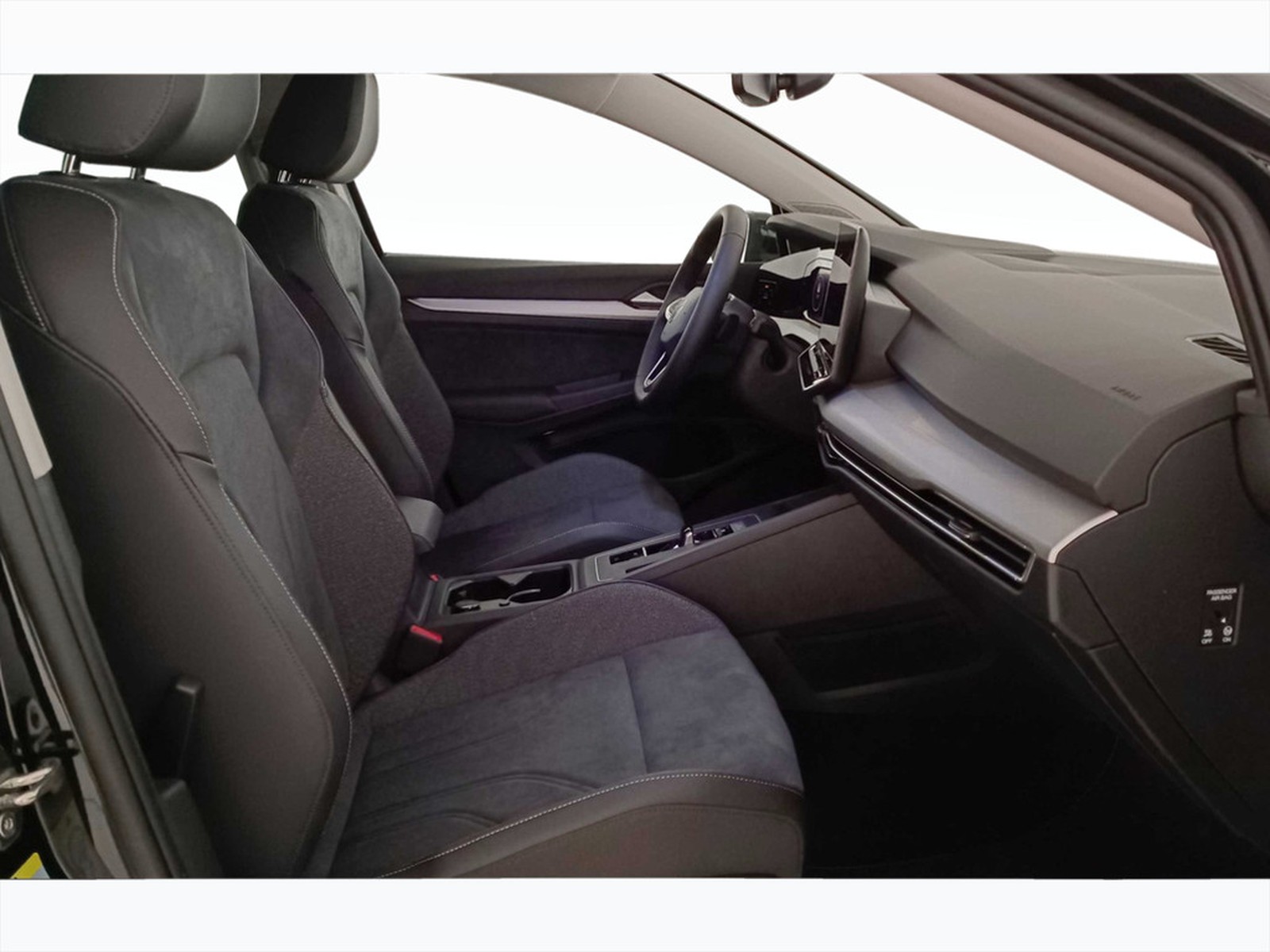 8 - Volkswagen Golf 1.5 tsi ehybrid 204cv edition plus dsg