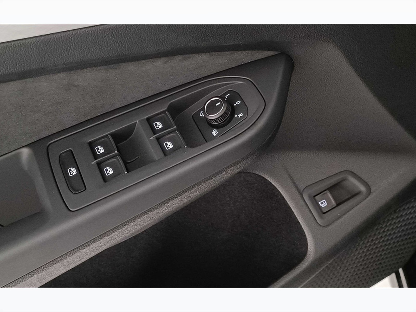23 - Volkswagen Golf 1.5 tsi ehybrid 204cv edition plus dsg