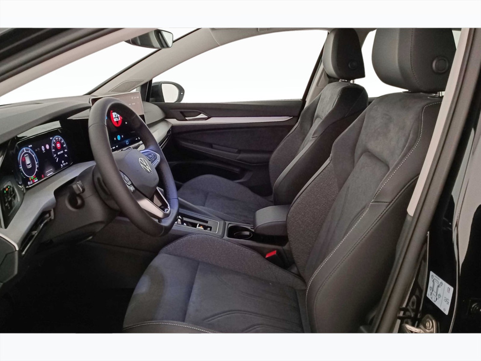 32 - Volkswagen Golf 1.5 tsi ehybrid 204cv edition plus dsg