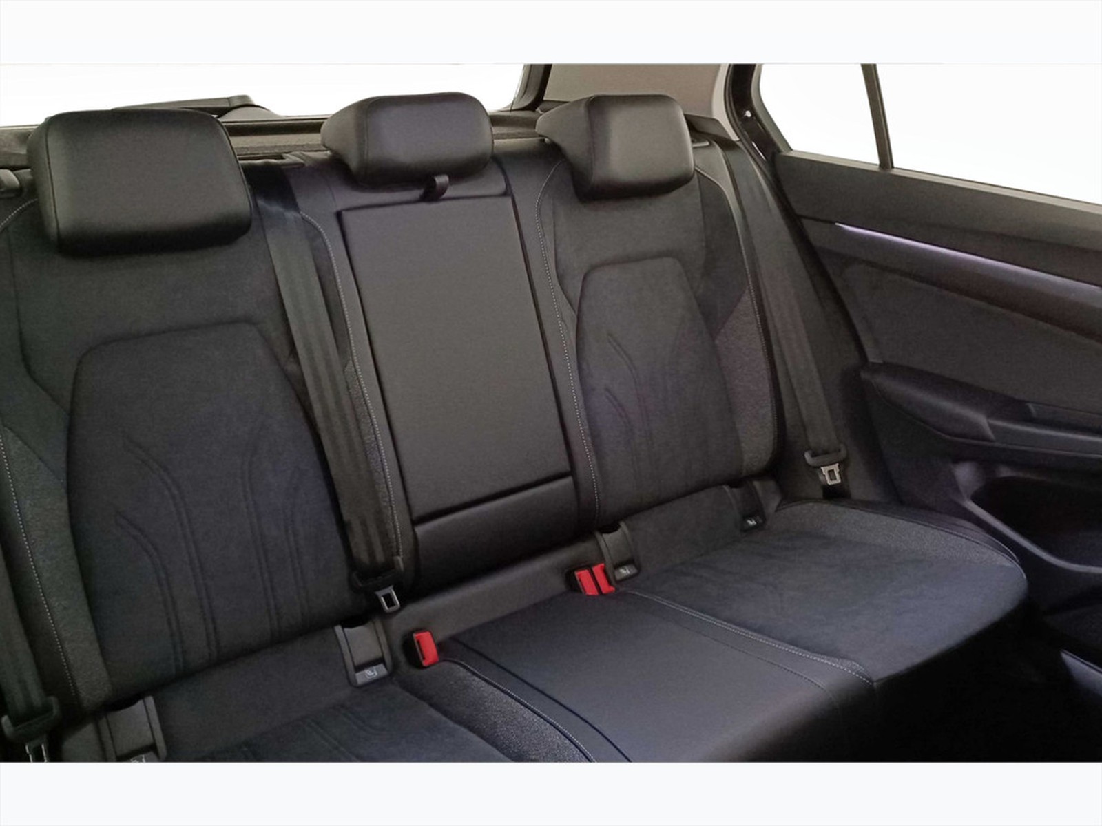 33 - Volkswagen Golf 1.5 tsi ehybrid 204cv edition plus dsg