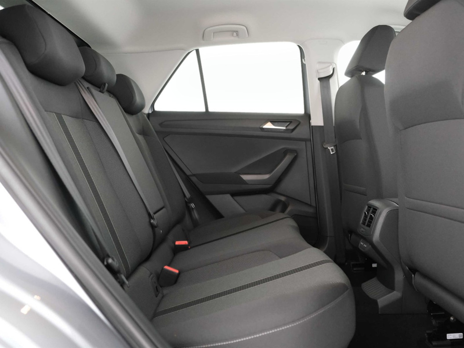 9 - Volkswagen T-Roc 1.0 tsi 115cv sport