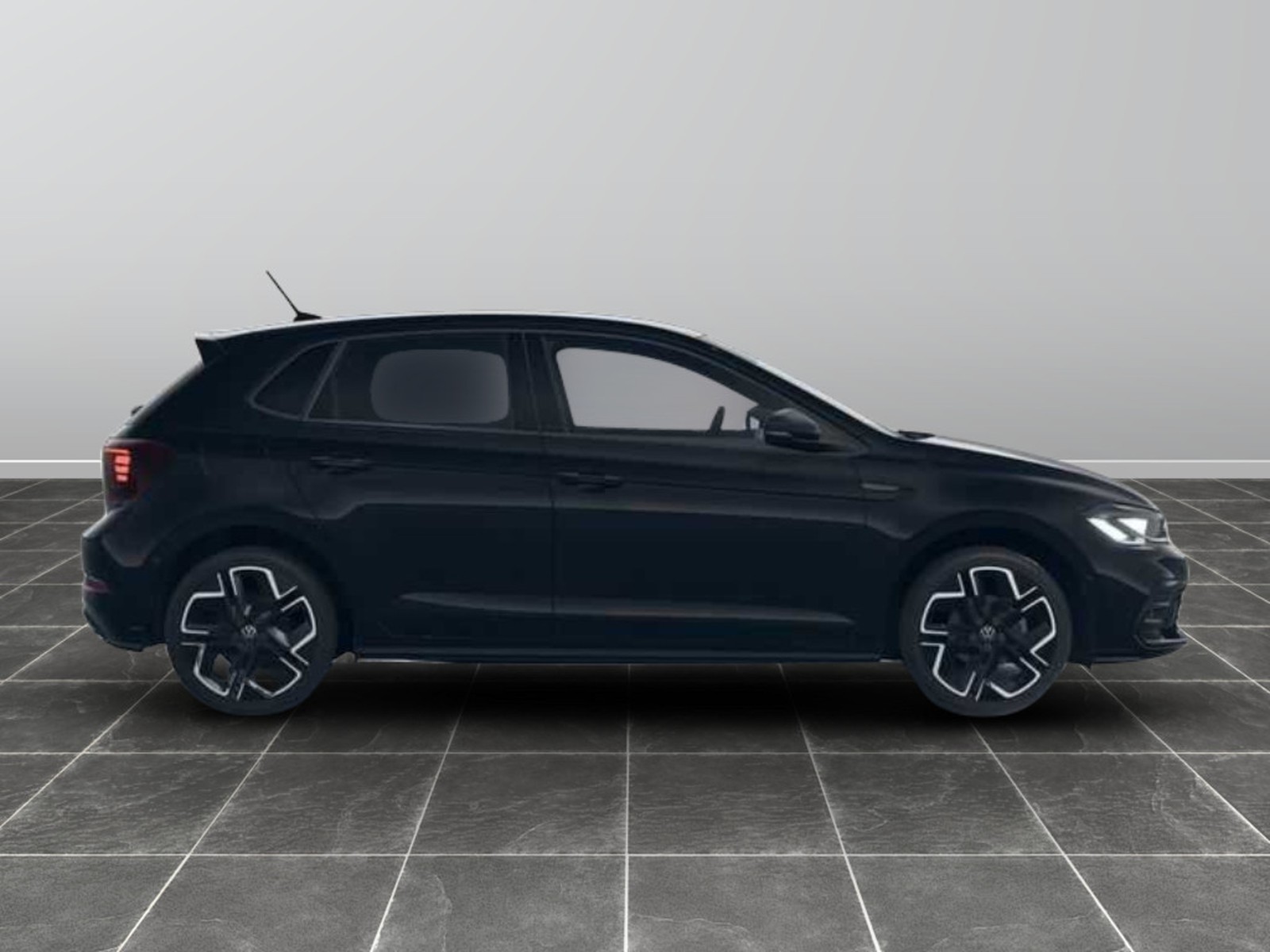 4 - Volkswagen Polo 1.0 tsi 95cv r-line plus