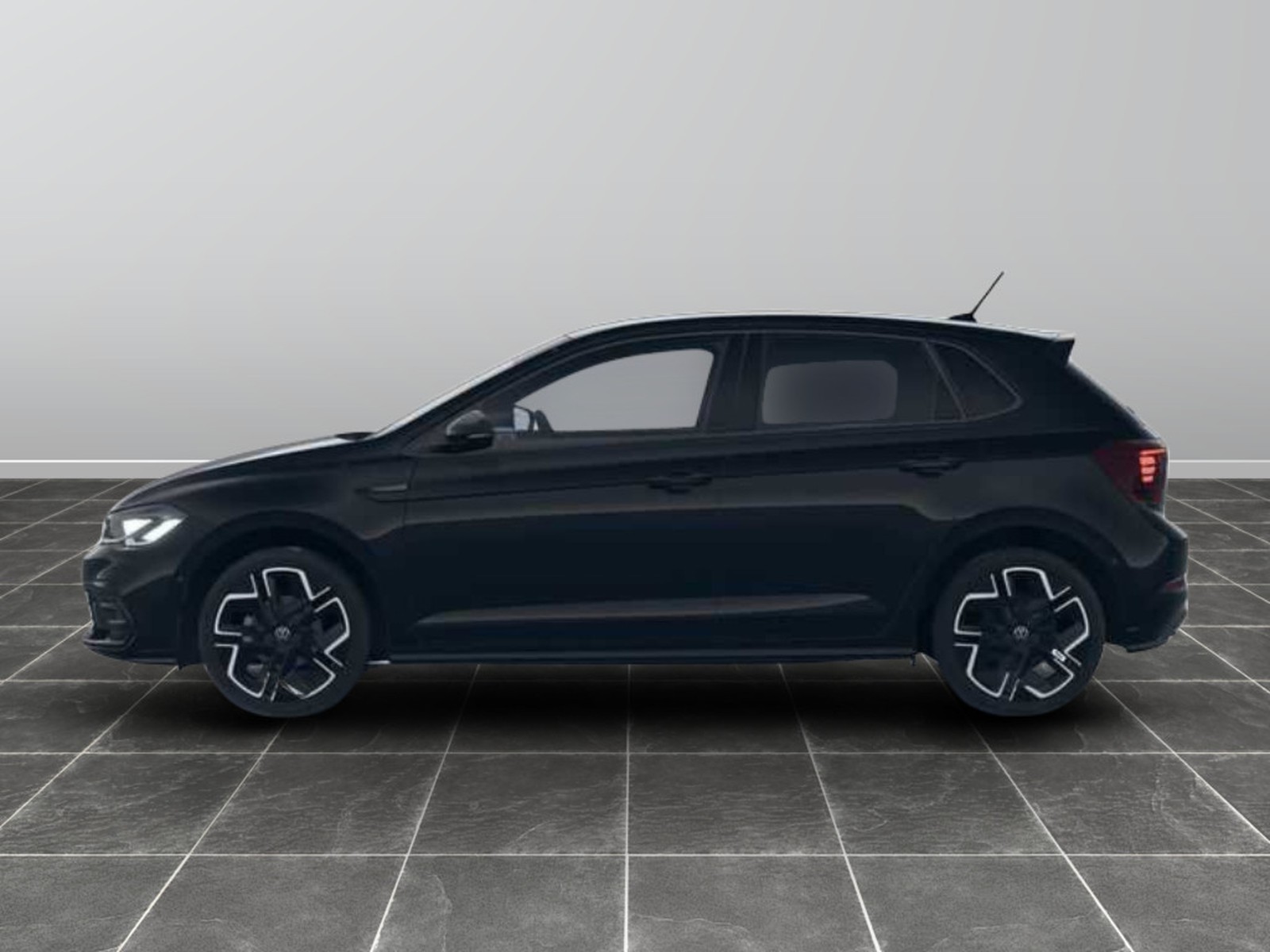 5 - Volkswagen Polo 1.0 tsi 95cv r-line plus