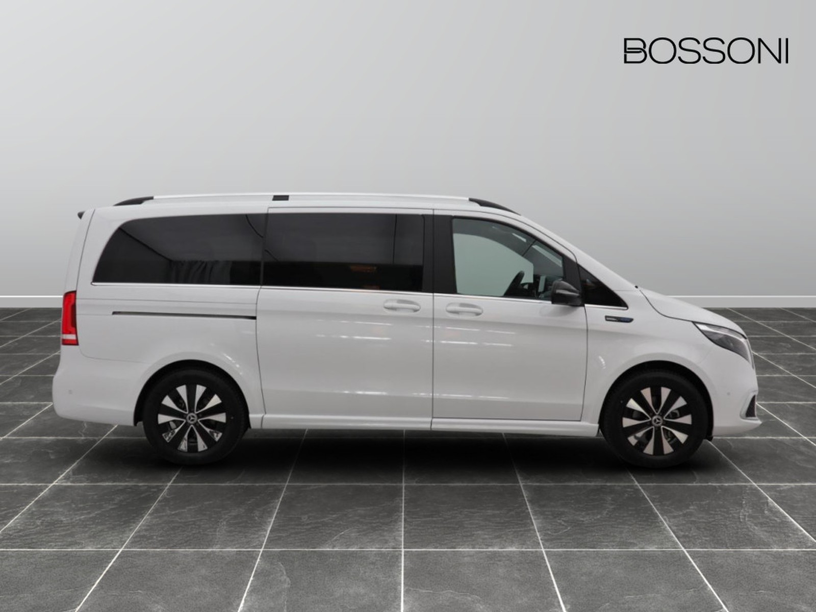 3 - Mercedes Vans EQV long 300