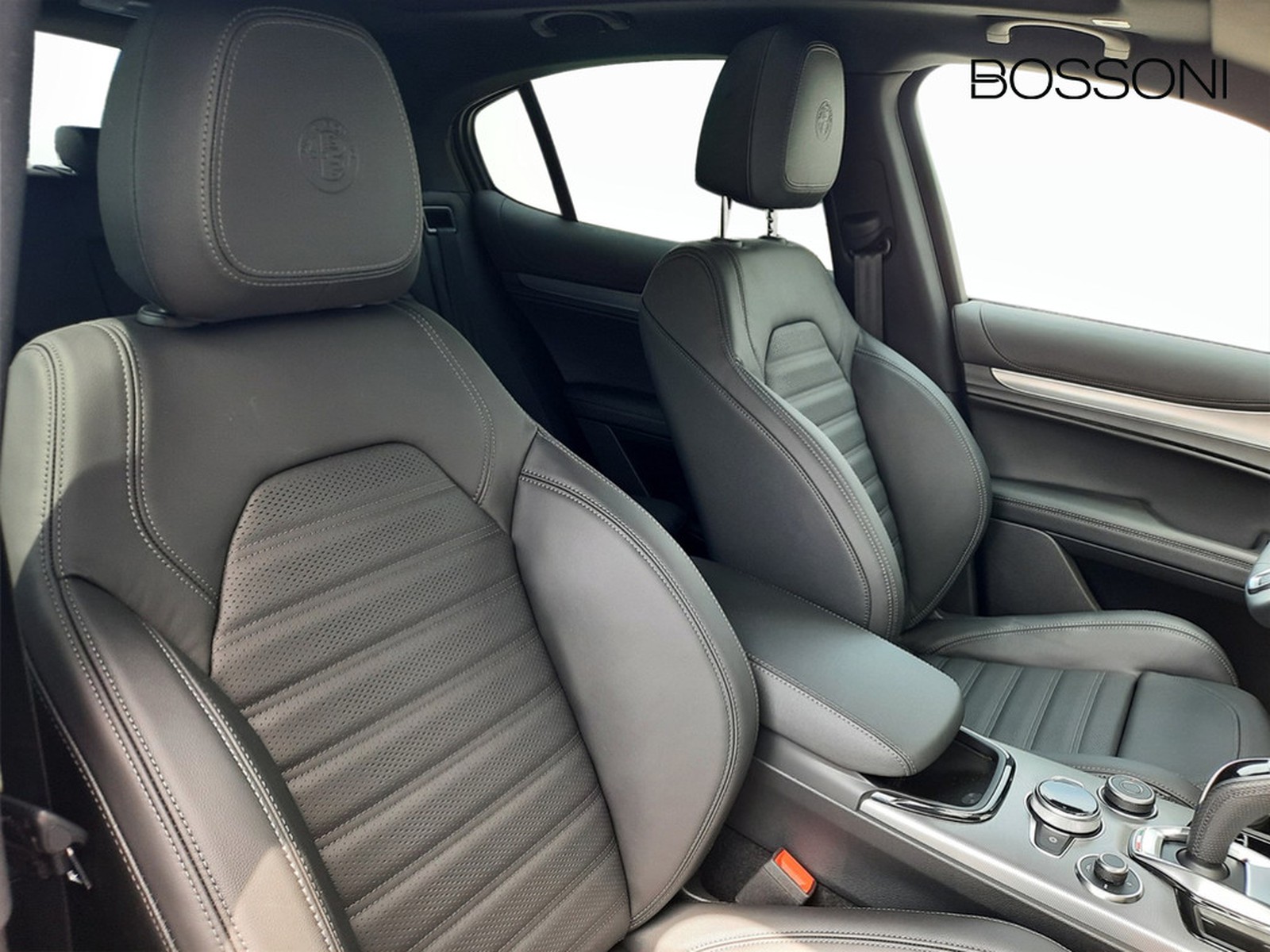 24 - Alfa Romeo Stelvio 2.2 turbo 210cv veloce q4 at8