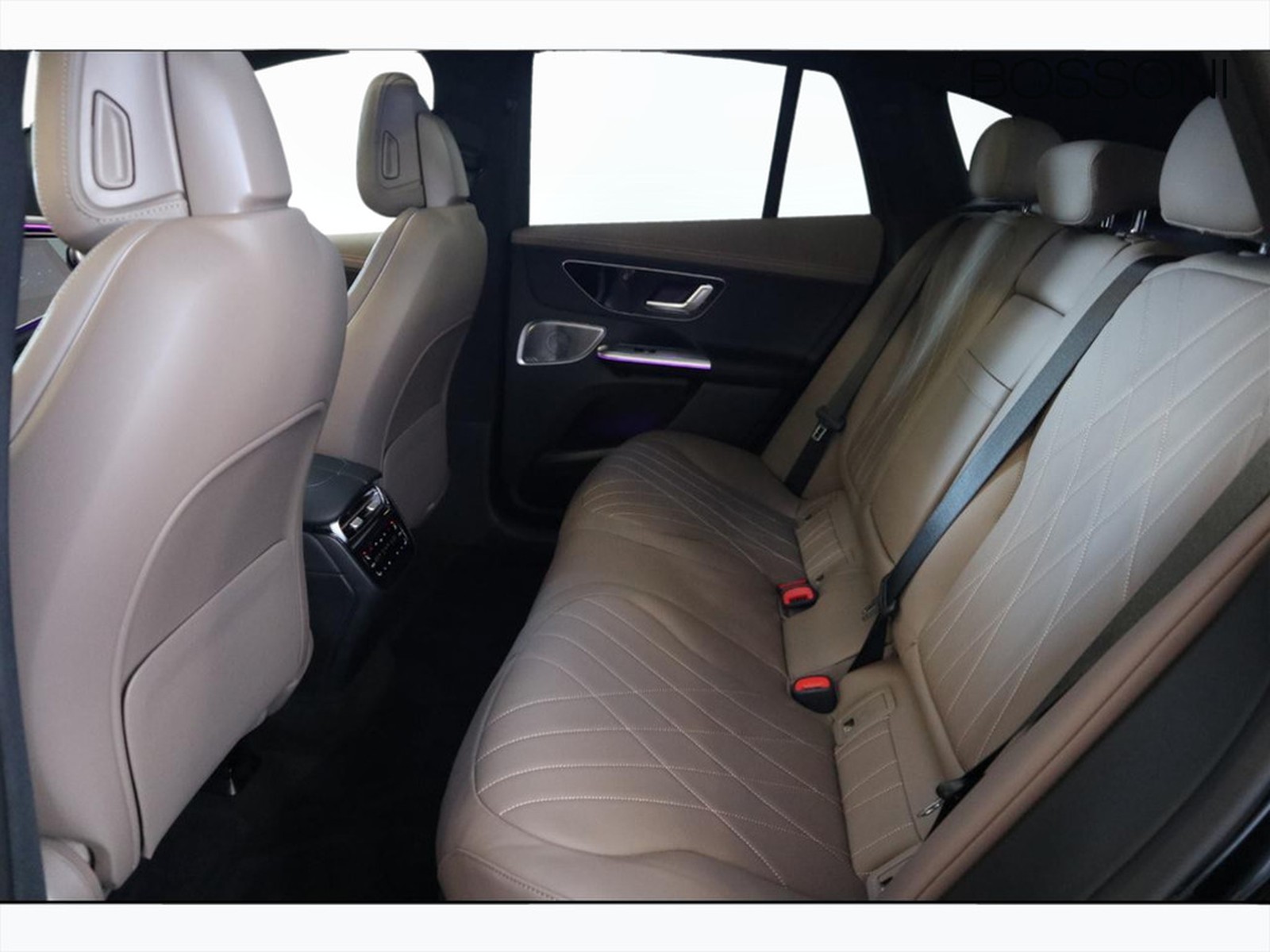 8 - Mercedes EQE suv 350 amg line premium 4matic