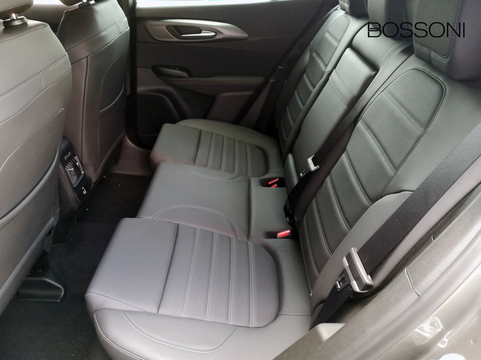 11 - Alfa Romeo Tonale 1.5 hybrid 160cv veloce tct7