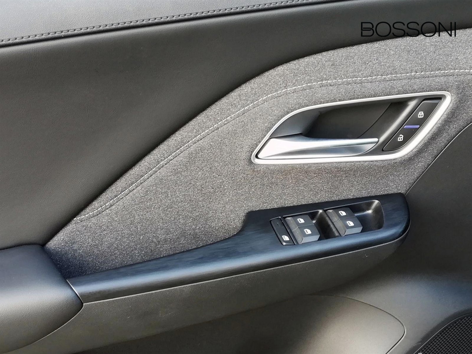 14 - Mg ZS 1.5 hybrid+ comfort auto