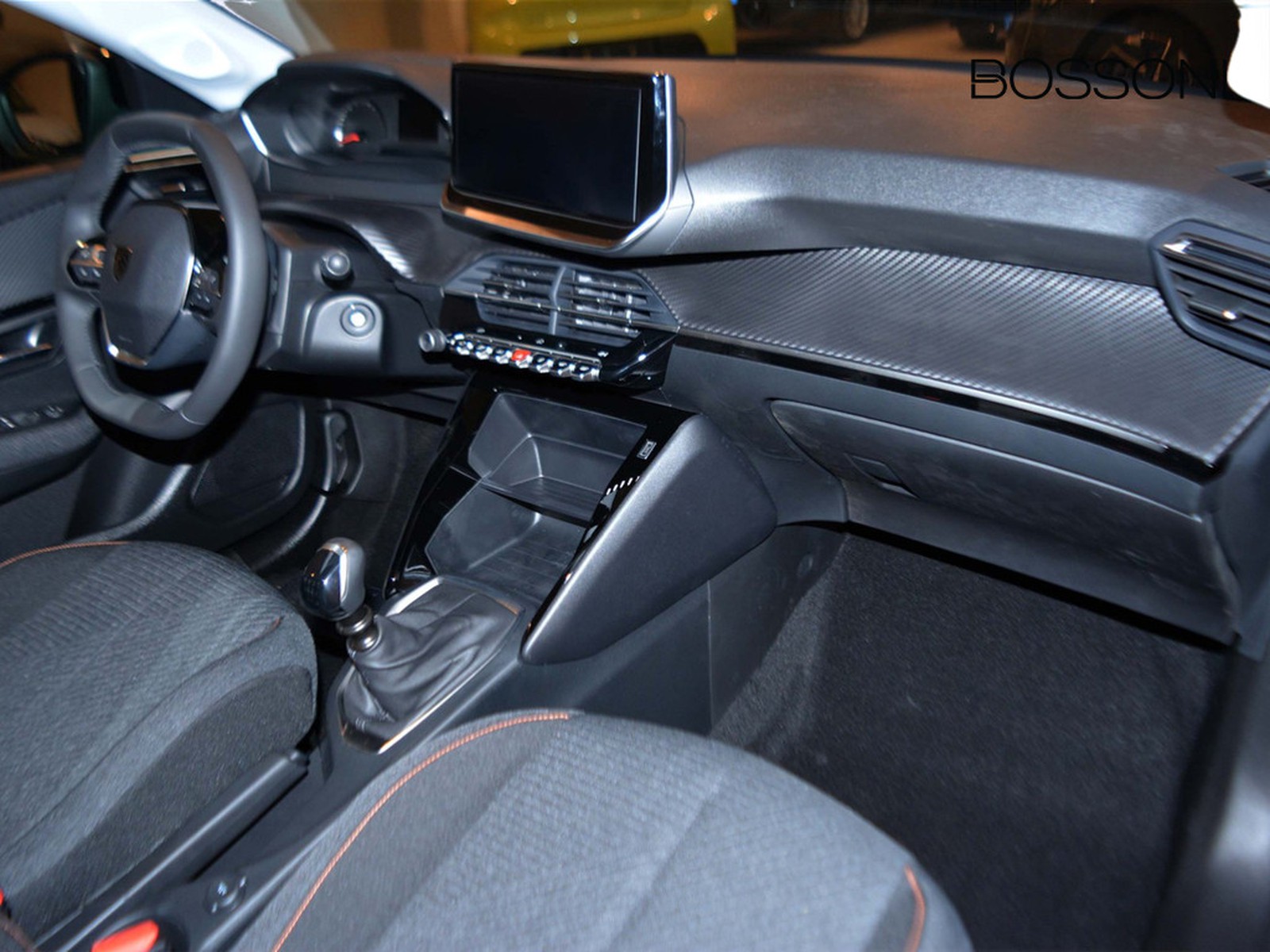 8 - Peugeot 208 1.2 puretech 100cv style s&s