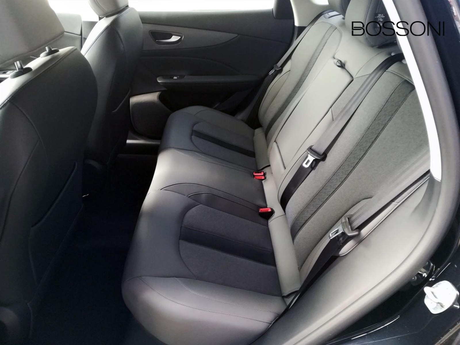 12 - Mg MGS5 EV ev luxury 64