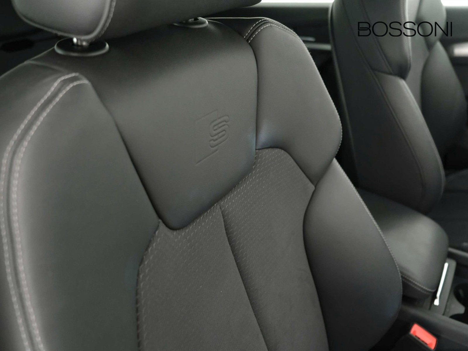 32 - Audi Q5 sportback 40 2.0 tdi mhev 12v s line quattro s tronic