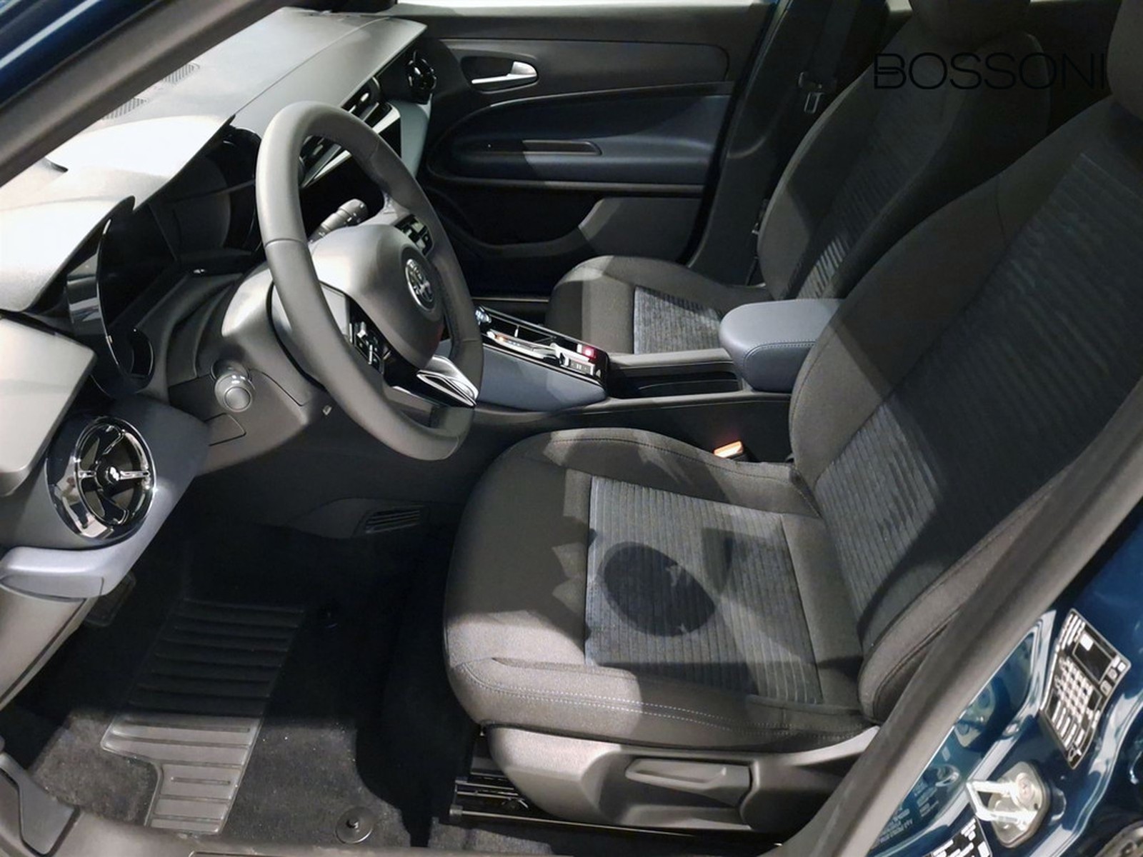 11 - Alfa Romeo Junior 1.2 hybrid 145cv ibrida edct6