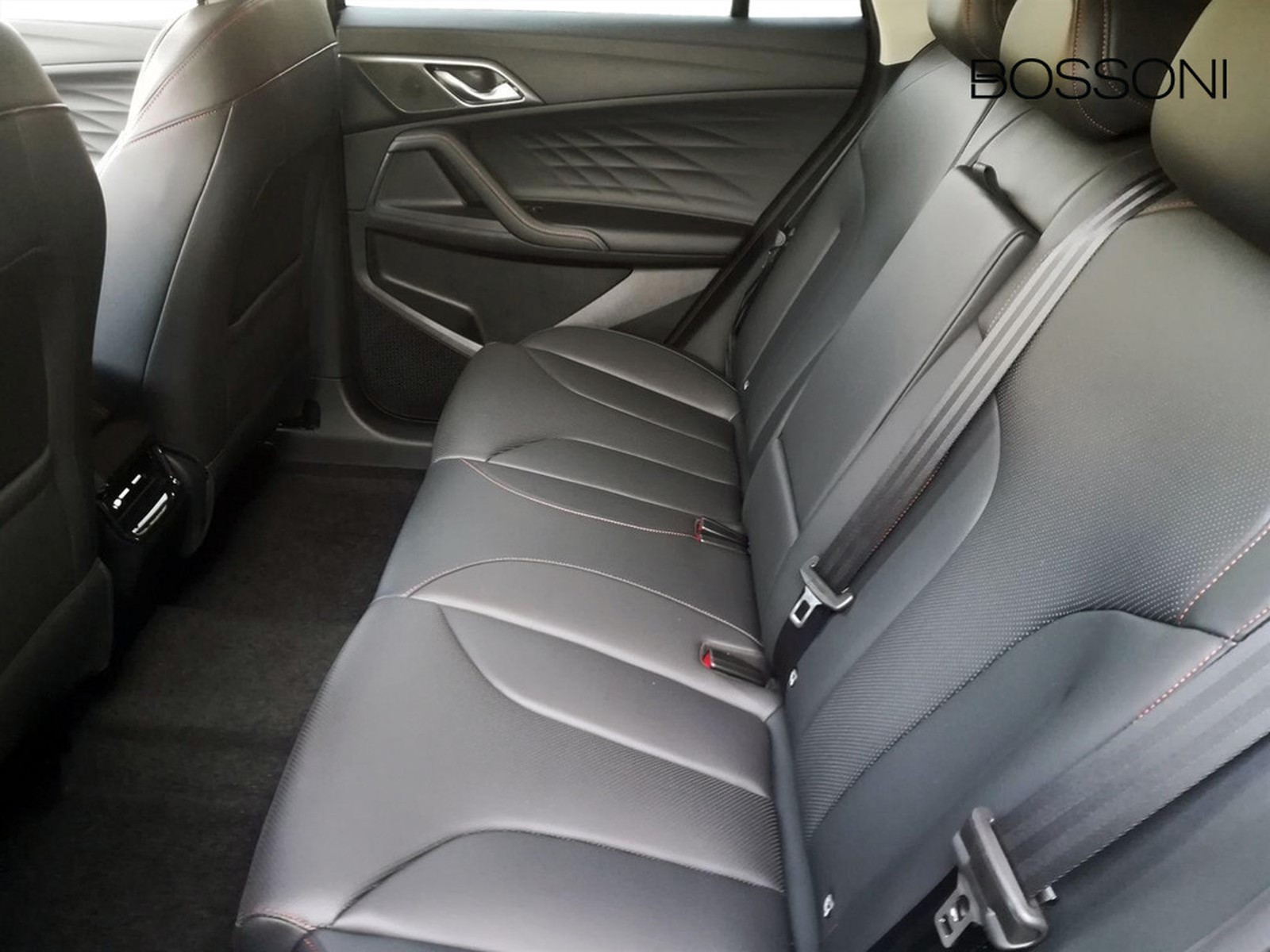 12 - Mg HS 1.5 phev luxury auto