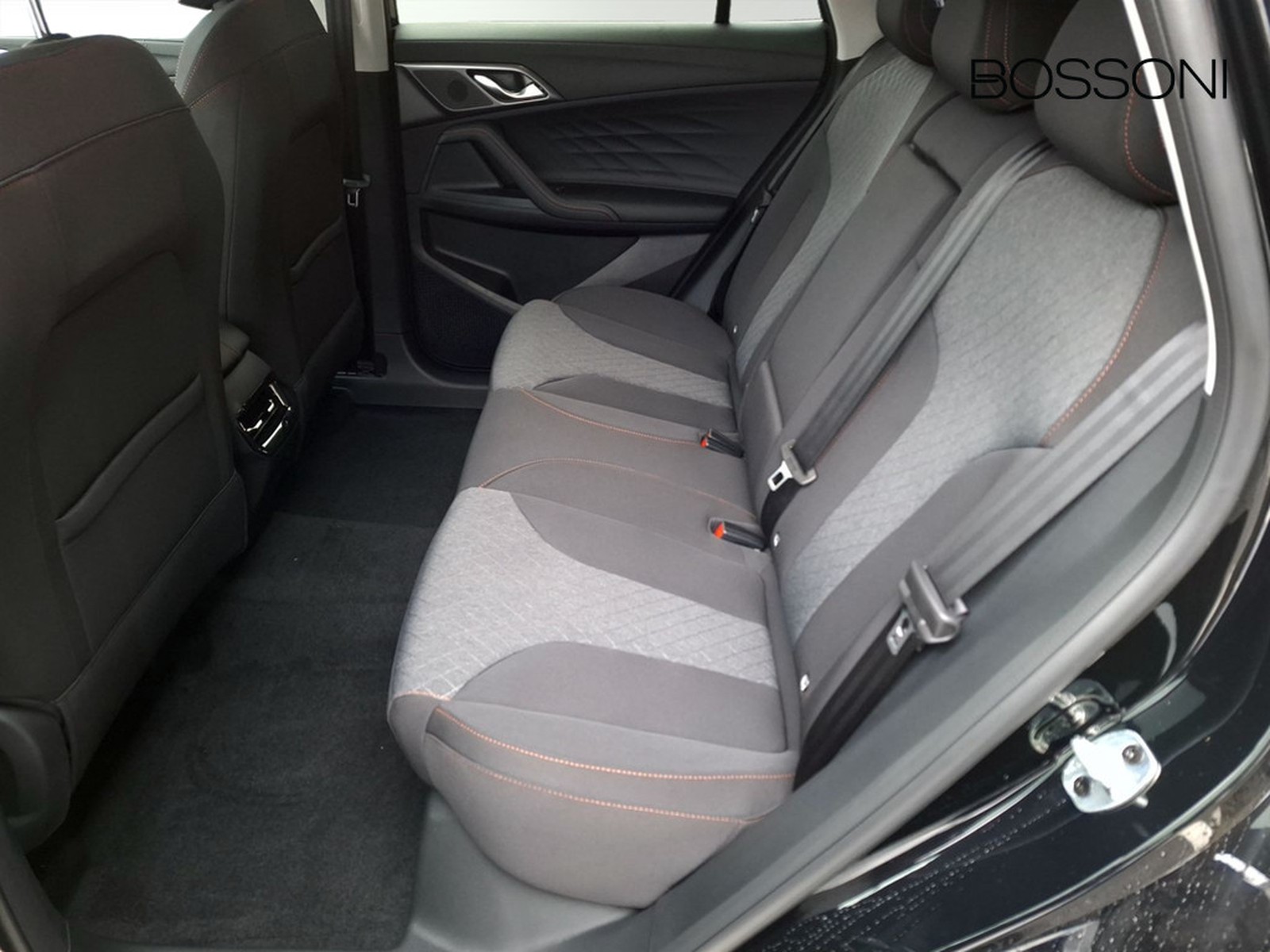 12 - Mg HS 1.5 phev comfort auto