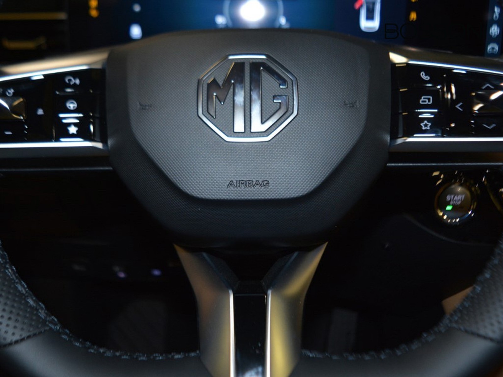 18 - Mg HS 1.5 phev luxury auto