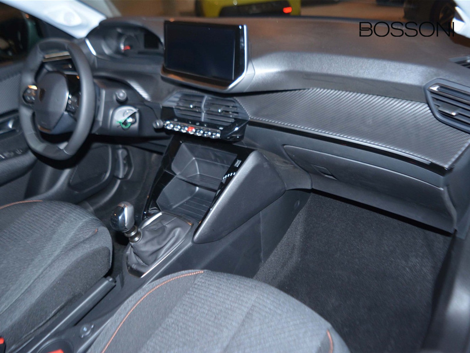 8 - Peugeot 208 1.2 puretech 100cv style s&s