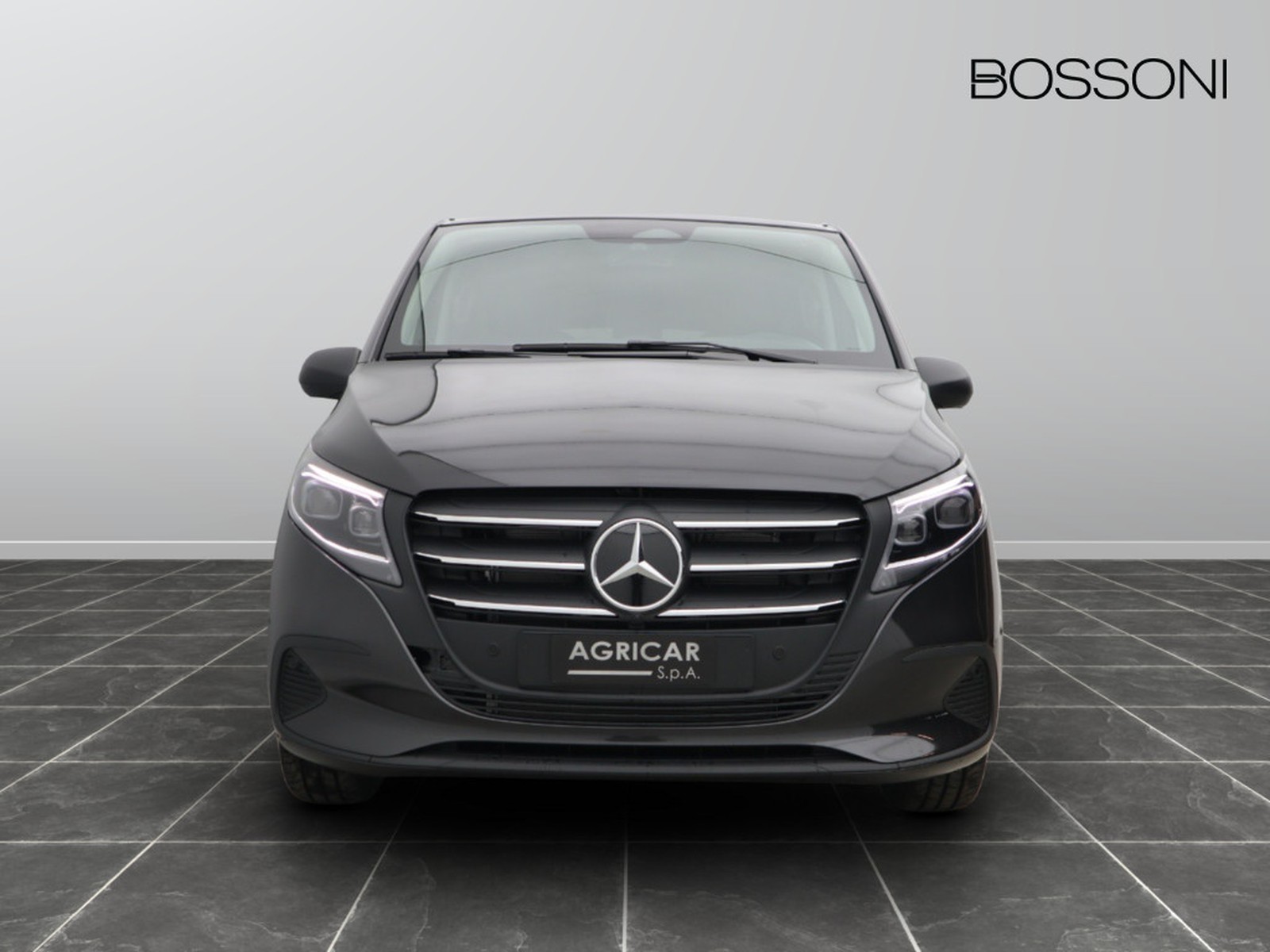 2 - Mercedes Vans Vito 114 cdi long mixto auto my20