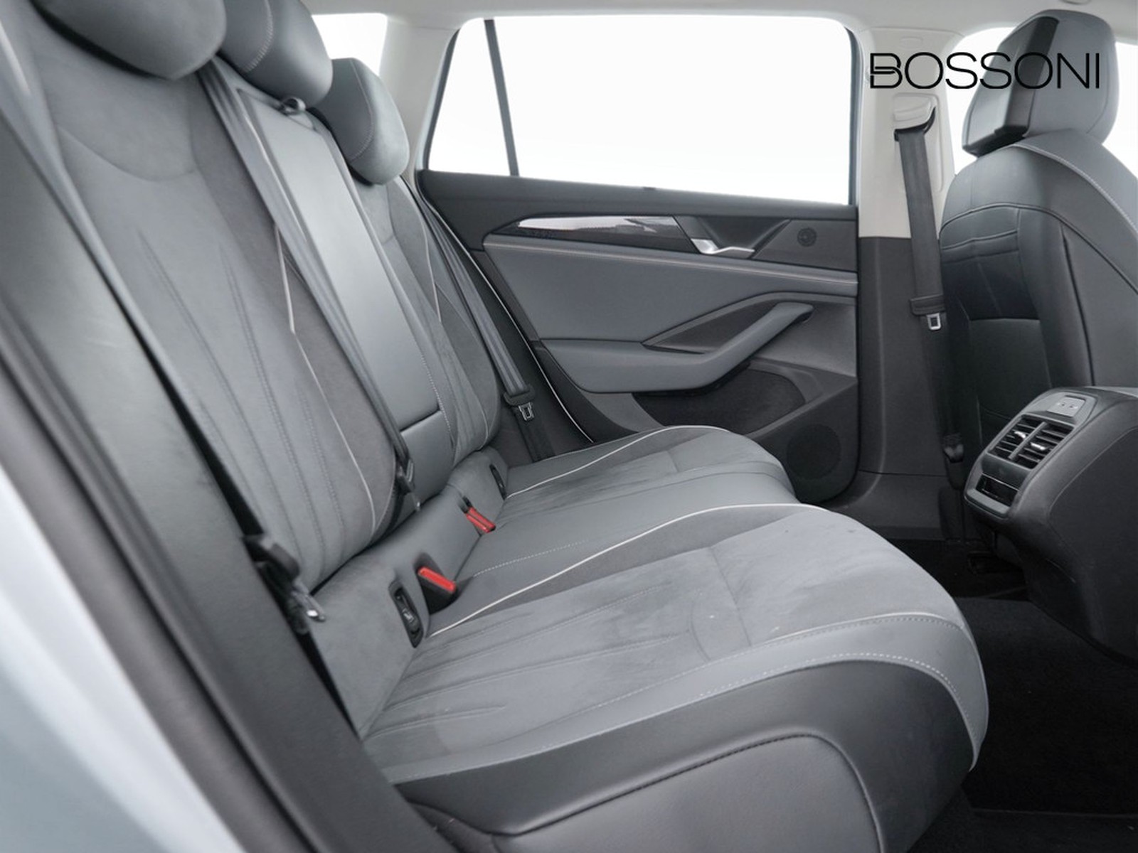 9 - Volkswagen Passat 2.0 tdi scr evo 150cv business dsg