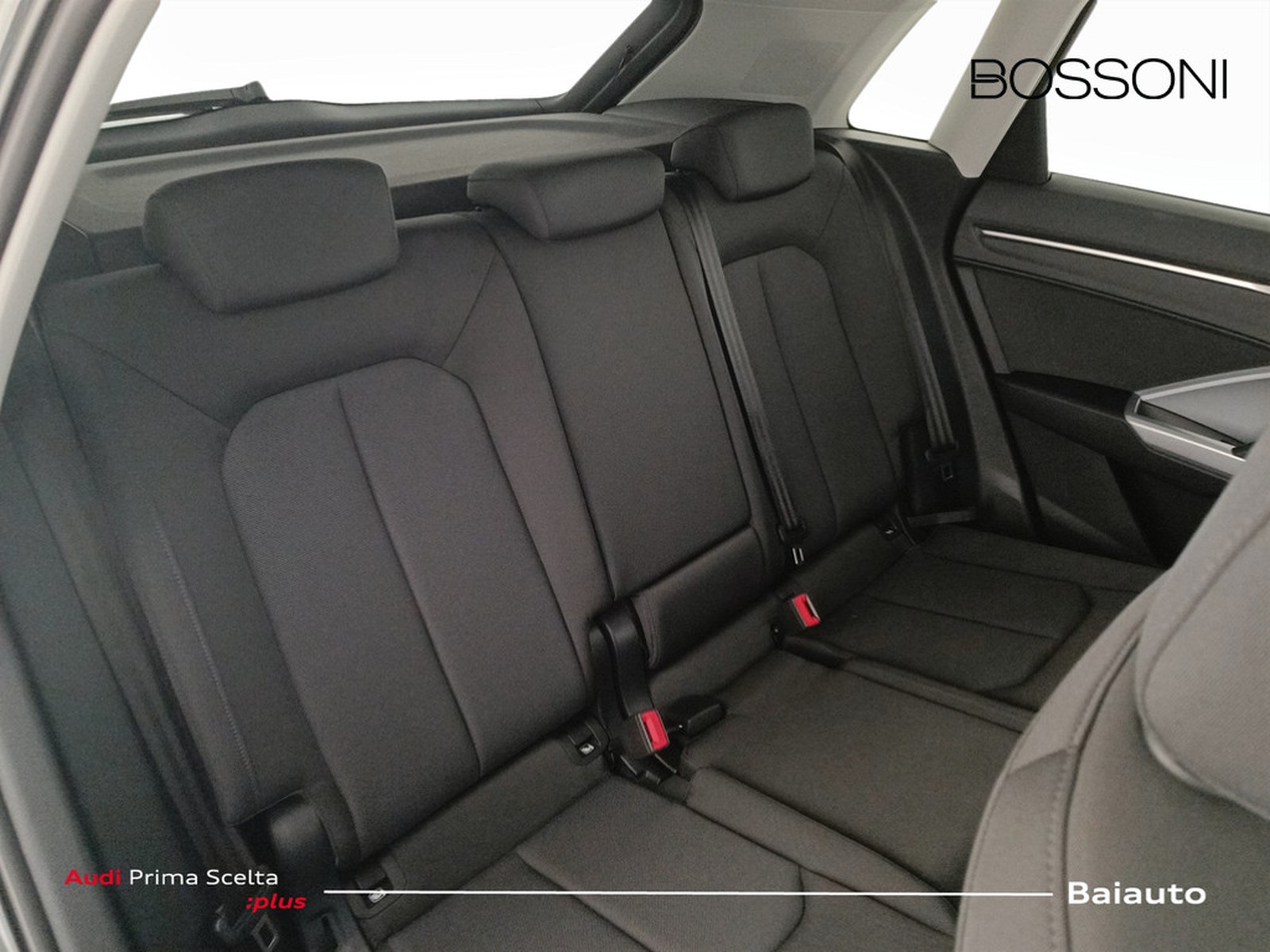 24 - Audi Q3 35 2.0 tdi business advanced s tronic