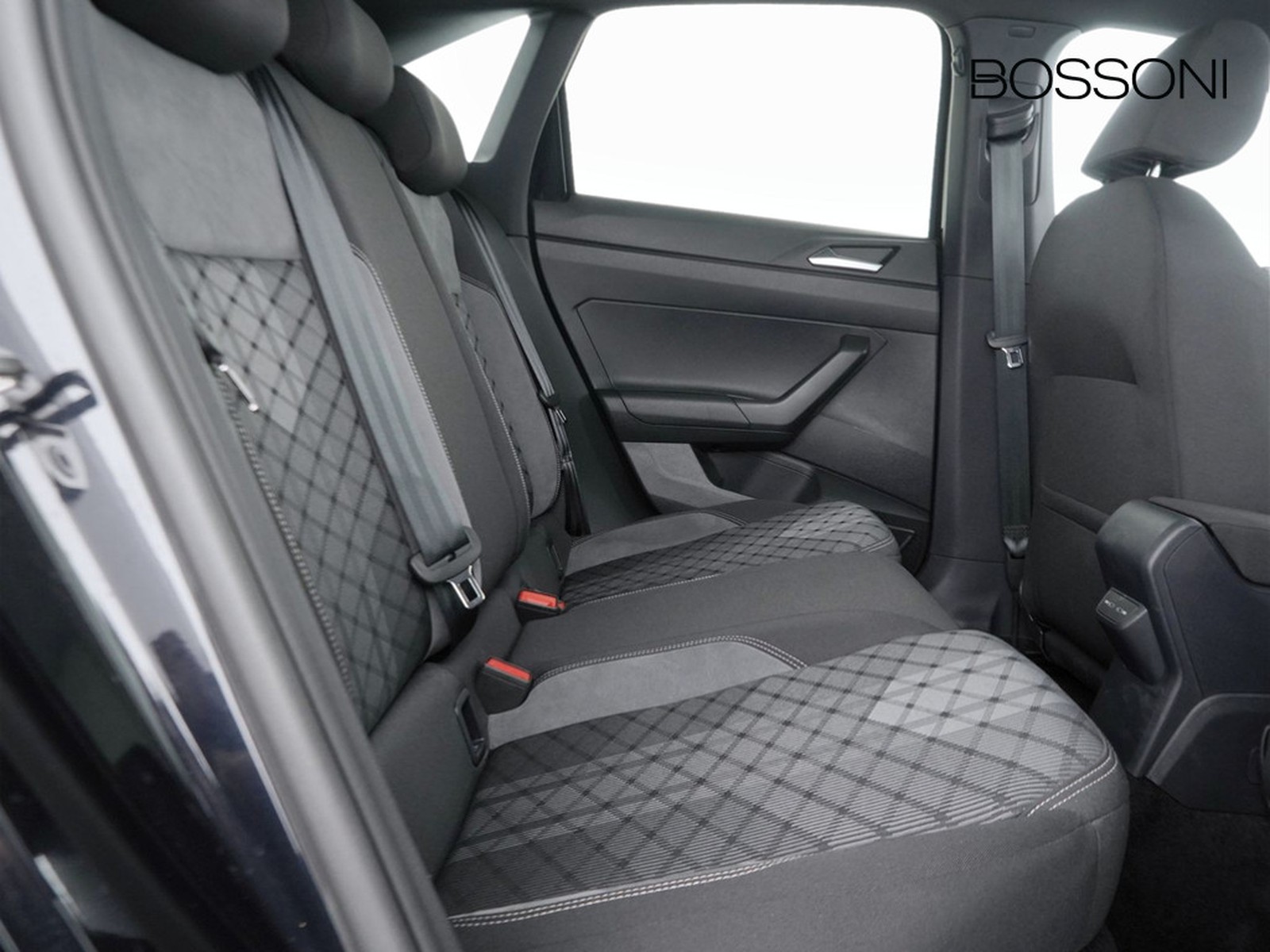 9 - Volkswagen Taigo 1.0 tsi 115cv r-line