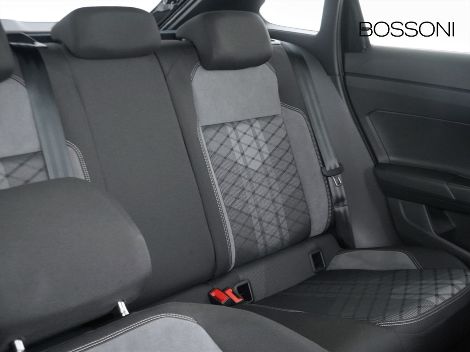 23 - Volkswagen Taigo 1.0 tsi 115cv r-line