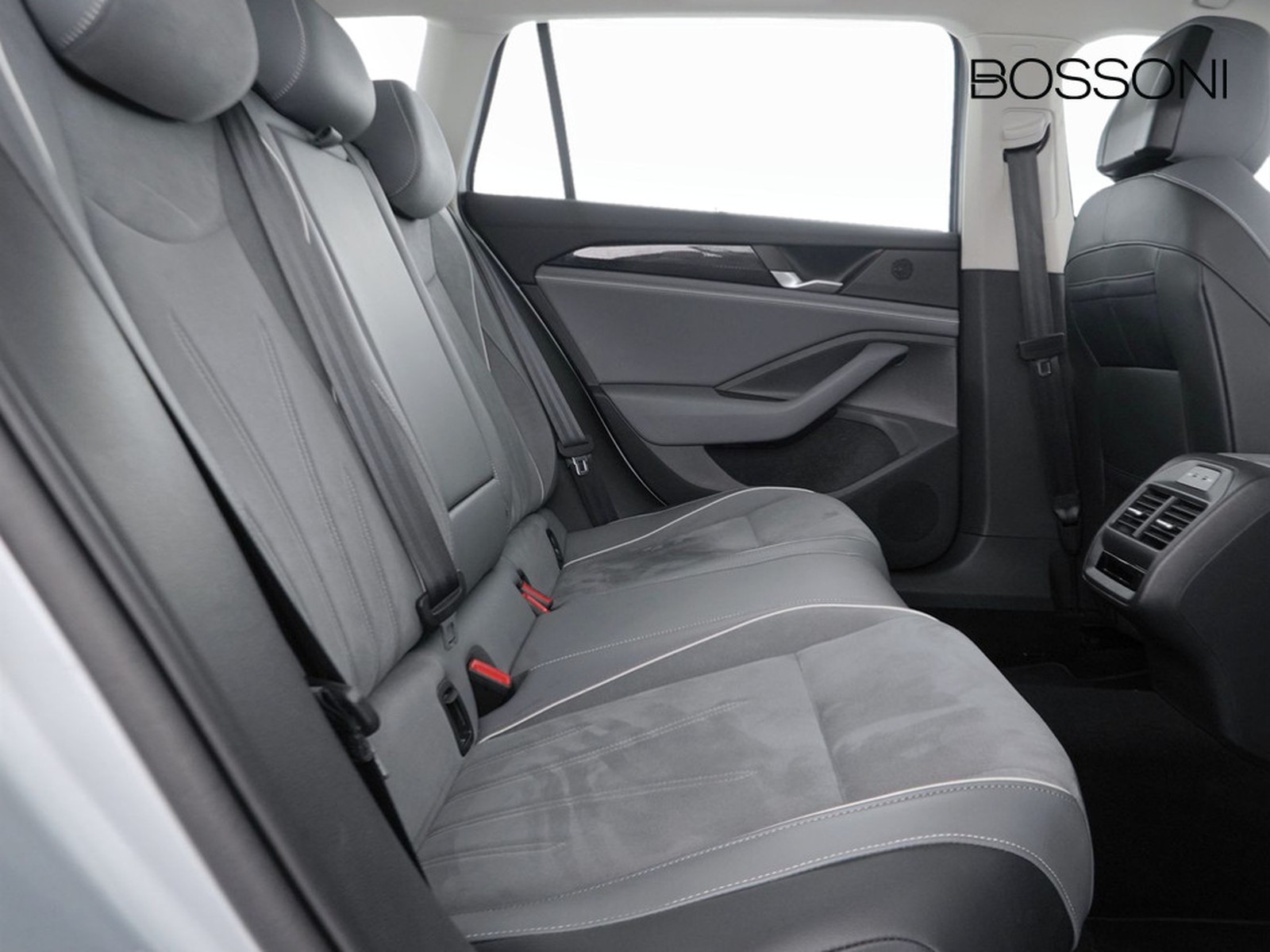 9 - Volkswagen Passat 2.0 tdi scr evo 150cv business dsg