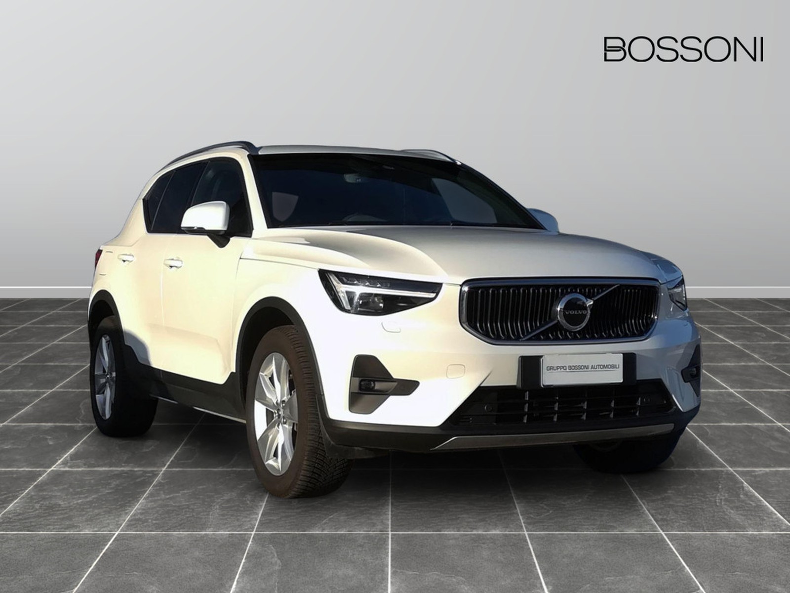 3 - Volvo XC40 2.0 b3 core automatico