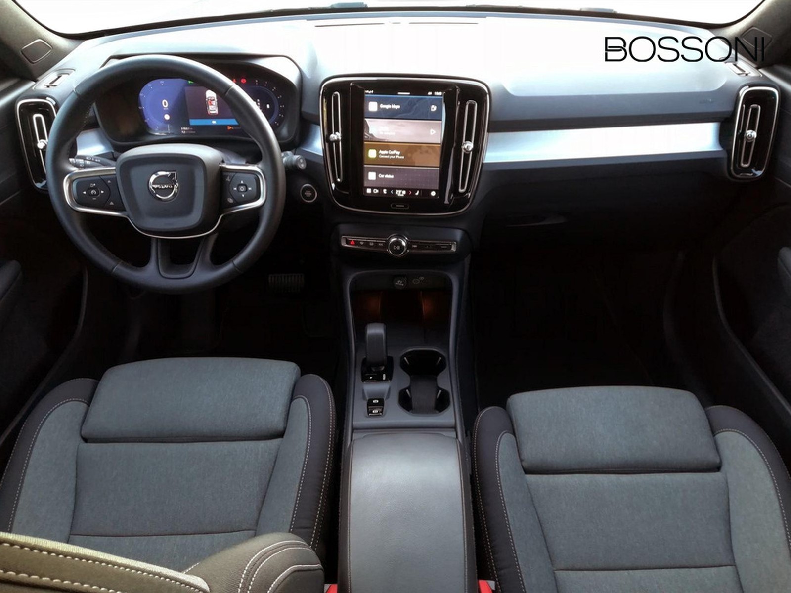 8 - Volvo XC40 2.0 b3 core automatico