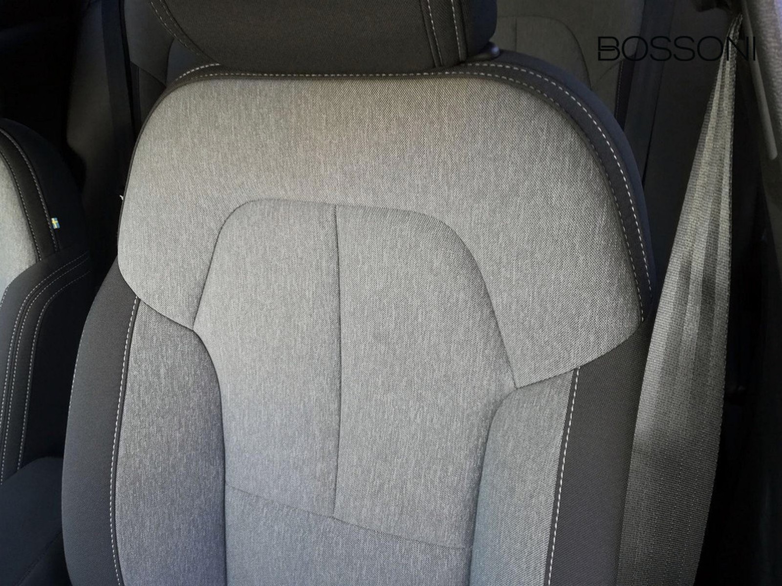 21 - Volvo XC40 2.0 b3 core automatico